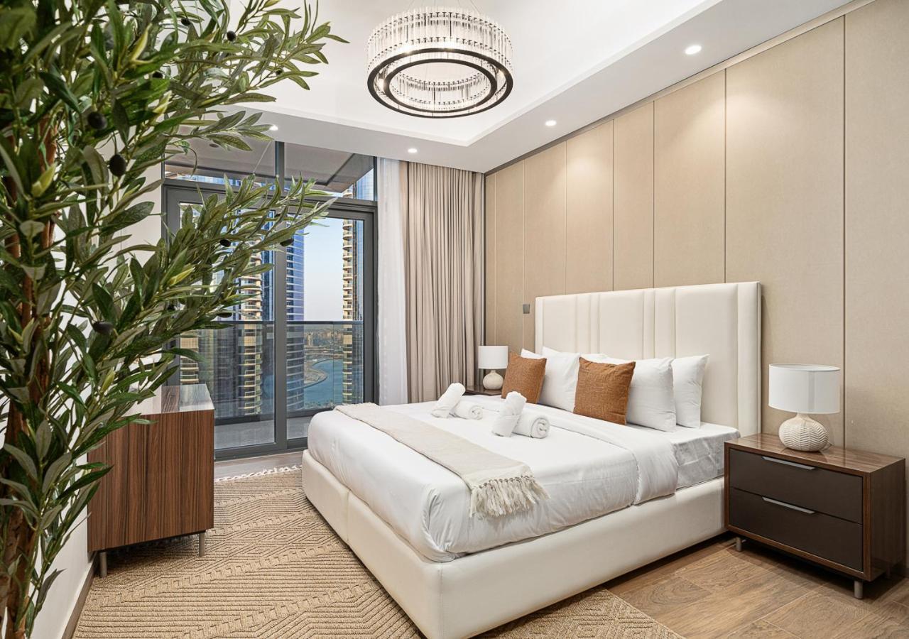Four-Bedroom Apartment with Balcony  photo 3
