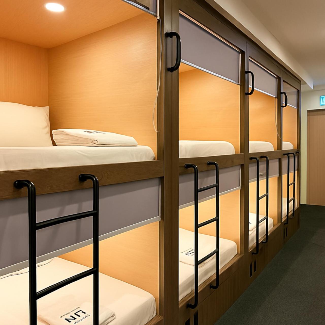 2 x Capsule Pod in Mixed Room photo 2