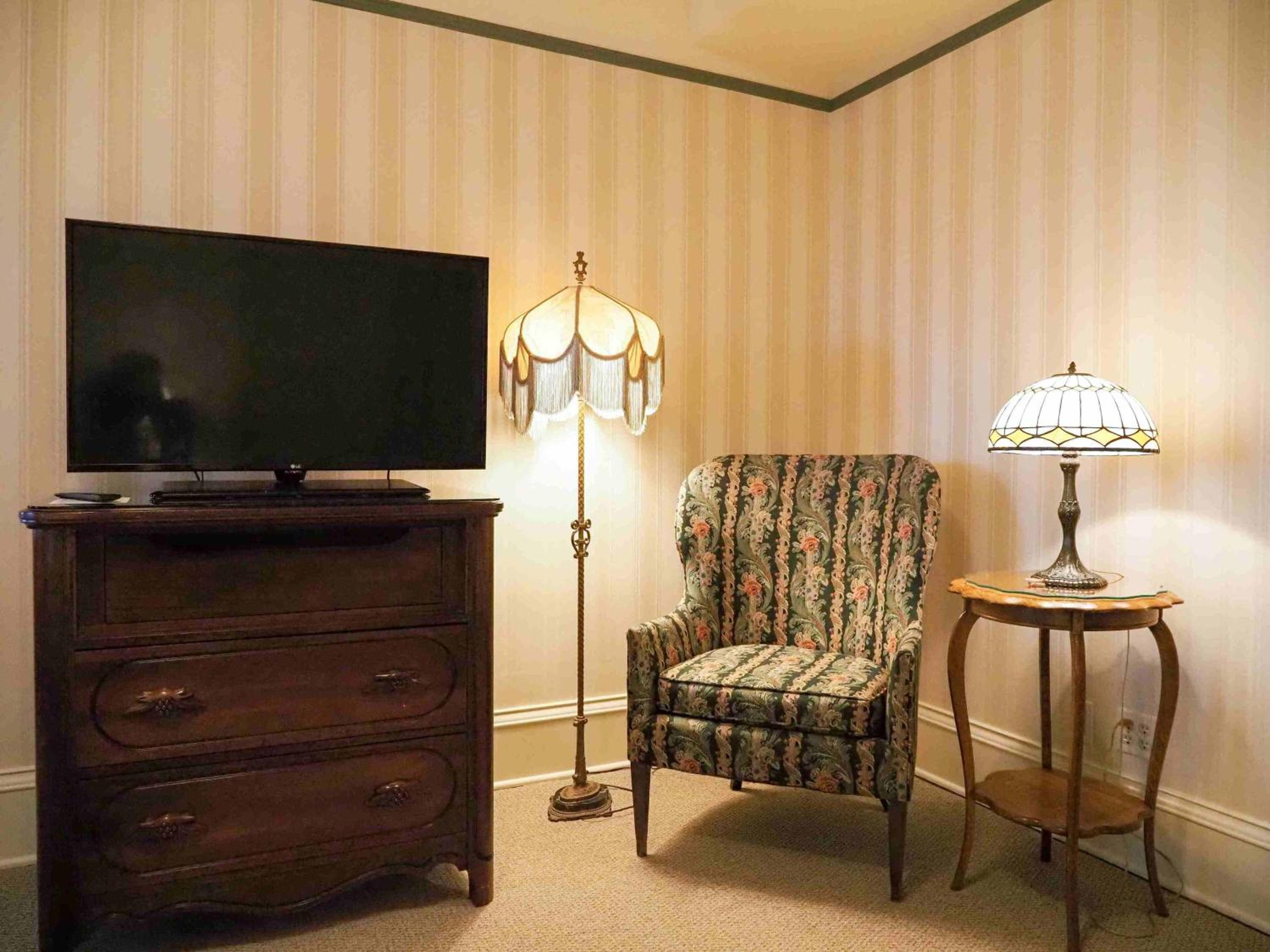 Historic One Queen Suite - Photo 6