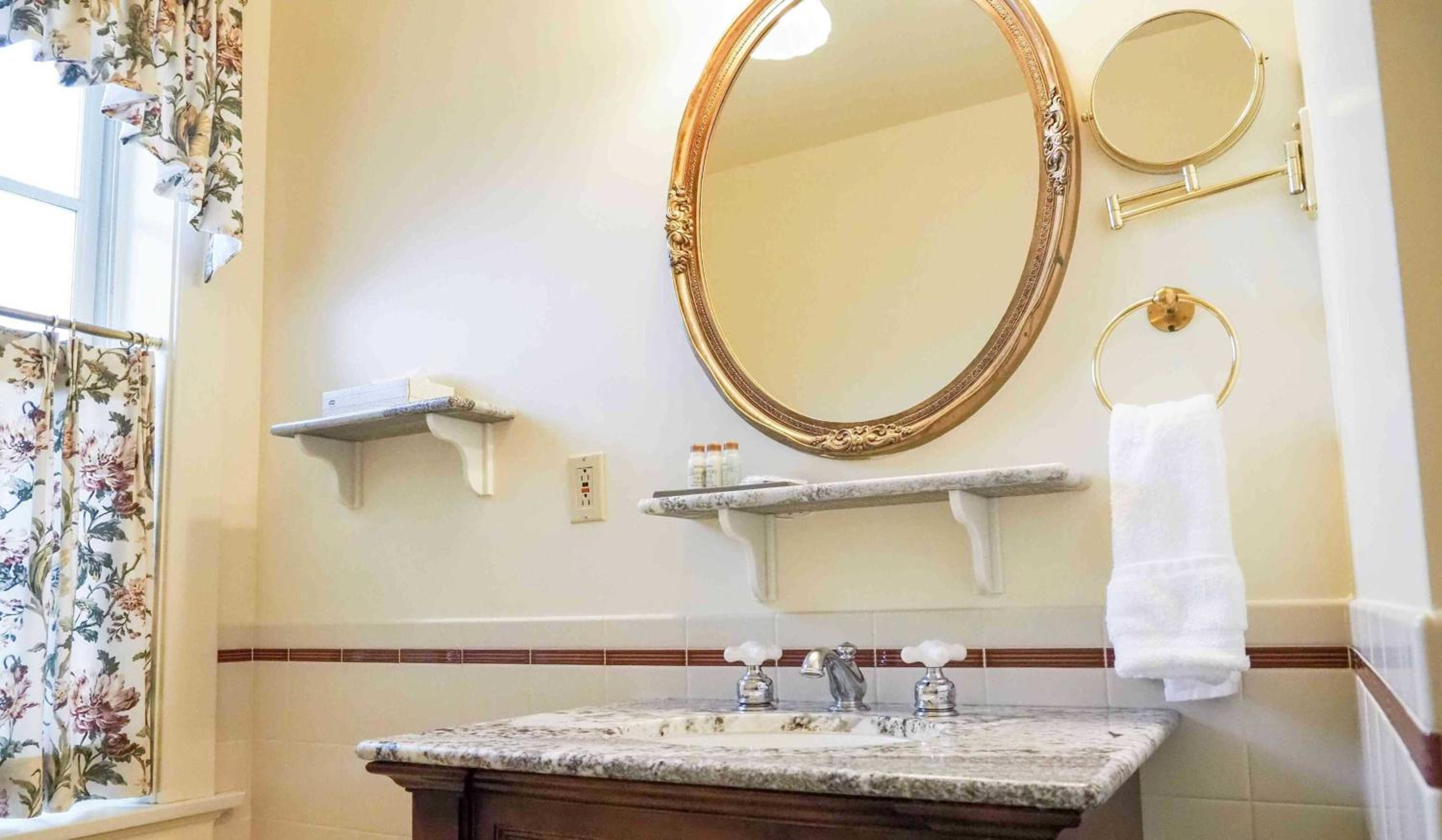Historic One Queen Suite - Photo 7