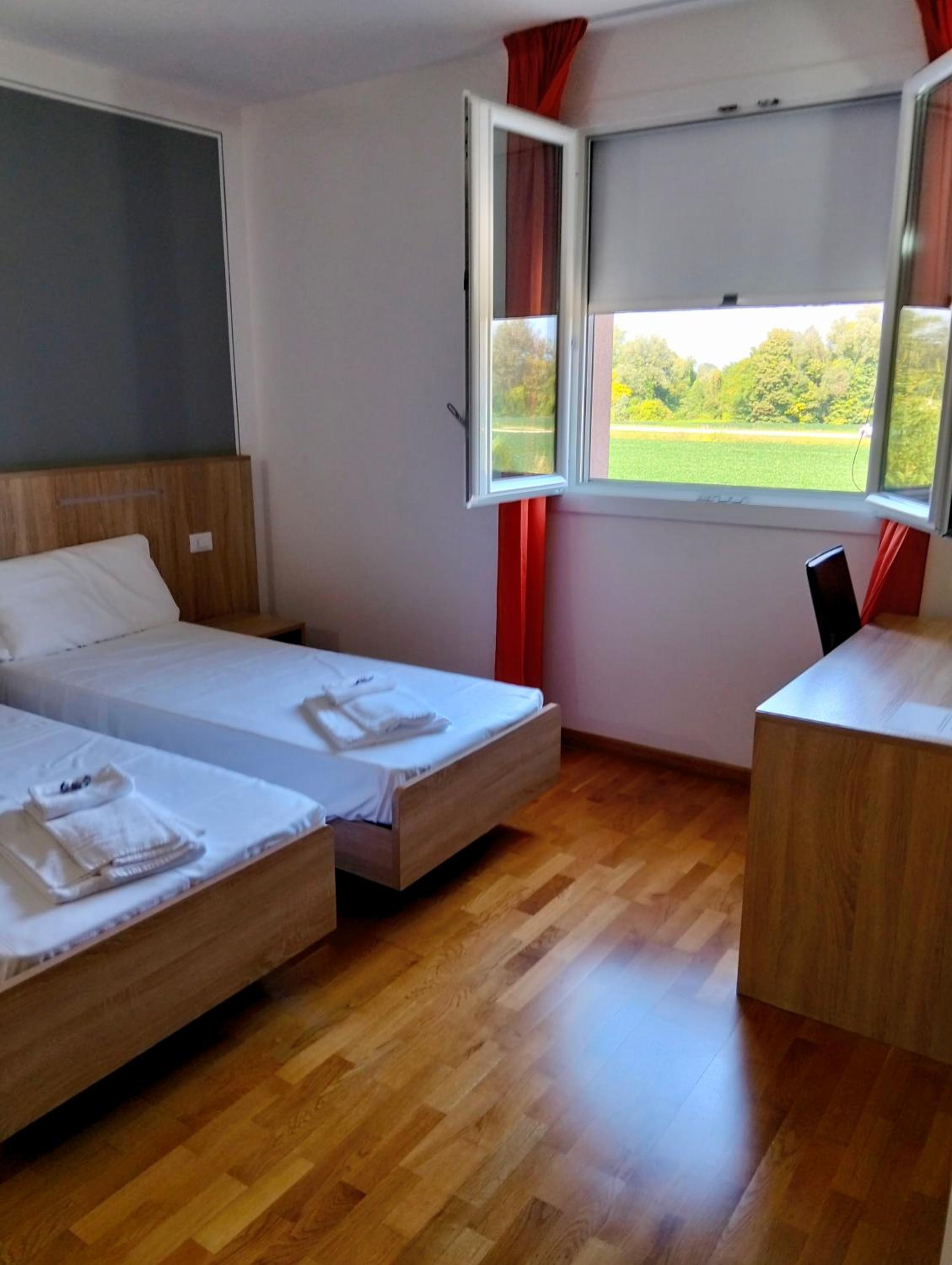 Twin Room with Bathroom photo 1