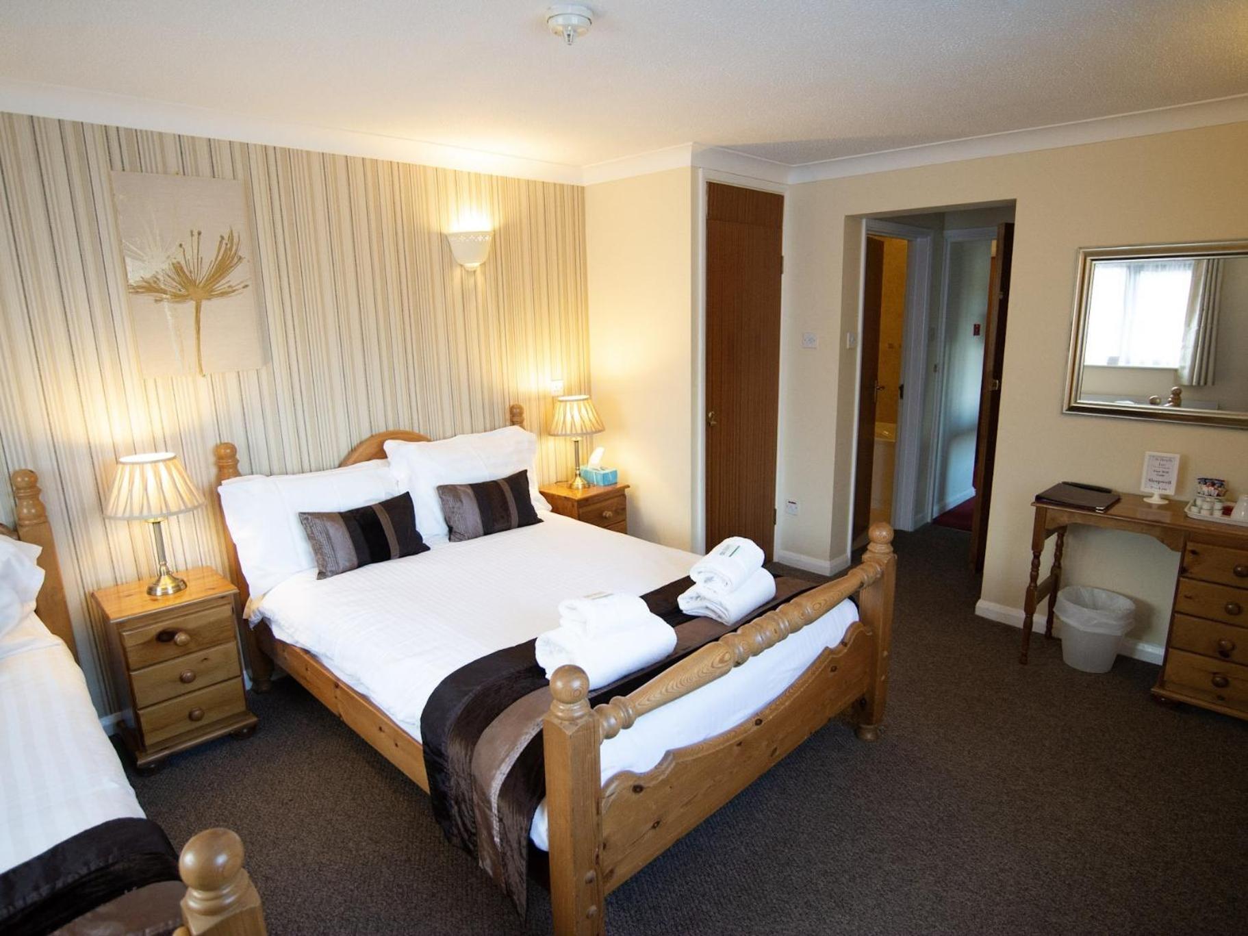 Pet Friendly Double Single Bed - Photo 1