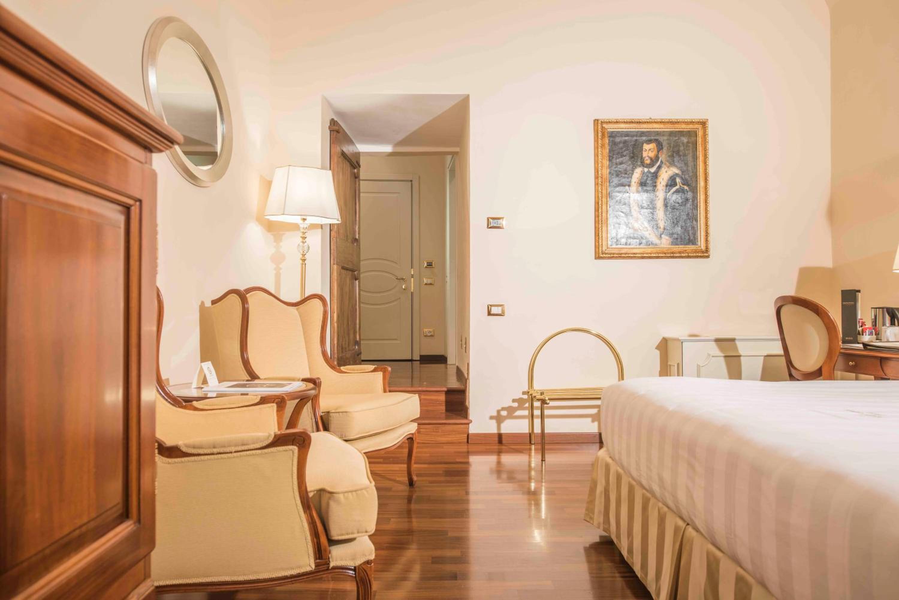 Deluxe Double or Twin Room - Tower thumbnail 5