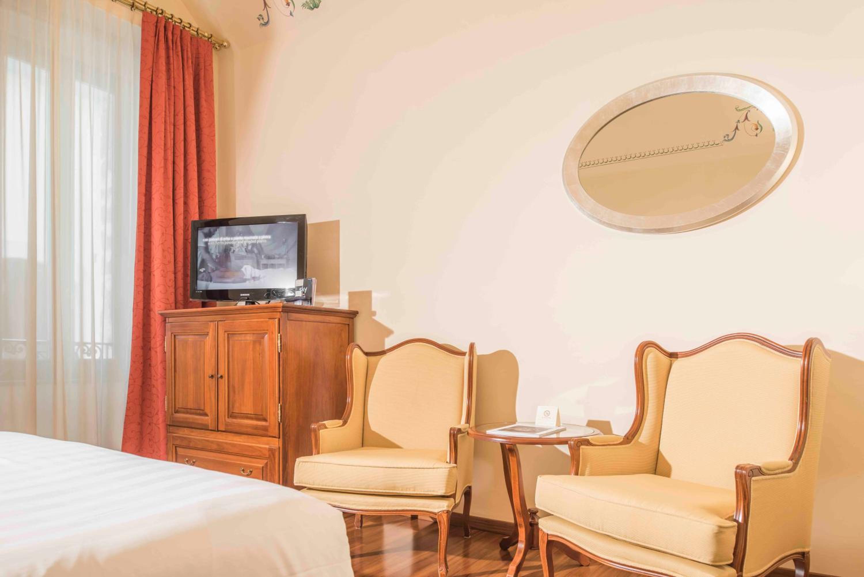 Deluxe Double or Twin Room - Tower thumbnail 6