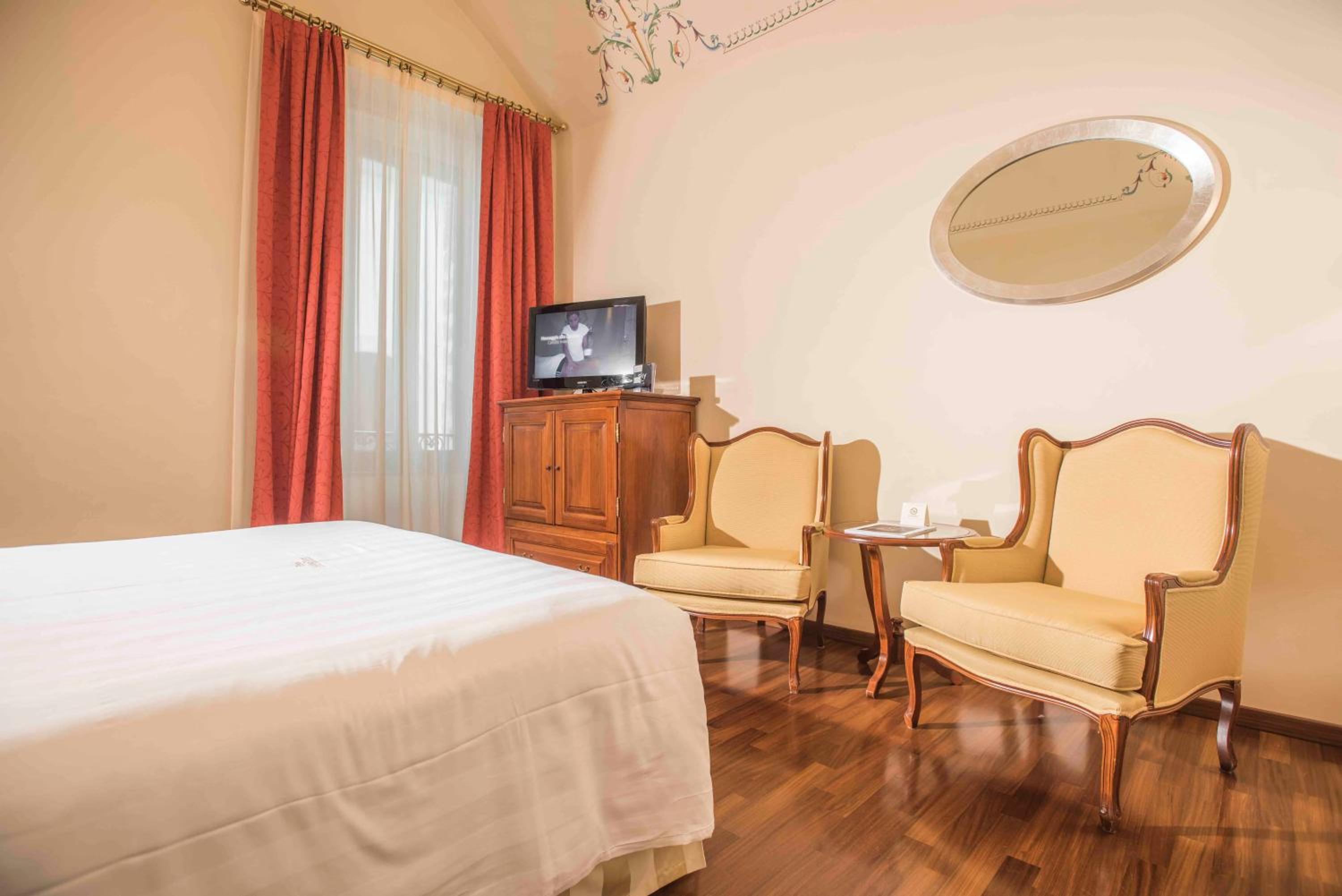 Deluxe Double or Twin Room - Tower thumbnail 6