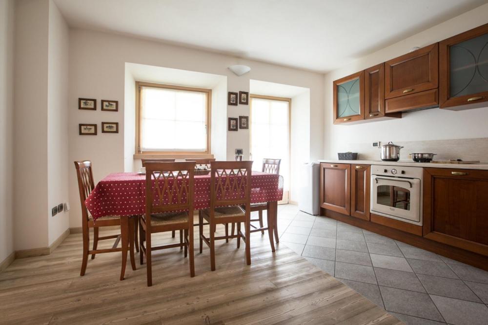 Two-Bedroom Apartment with Balcony photo 2