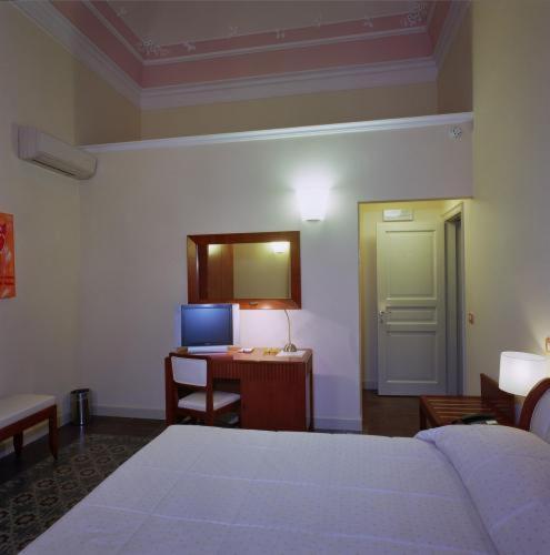 Double Room - Photo 6