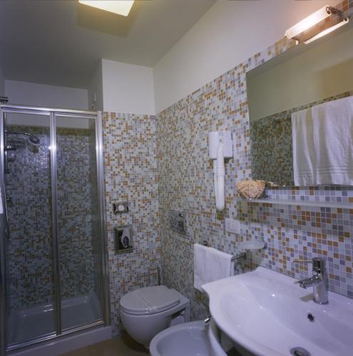 Double Room - Photo 7