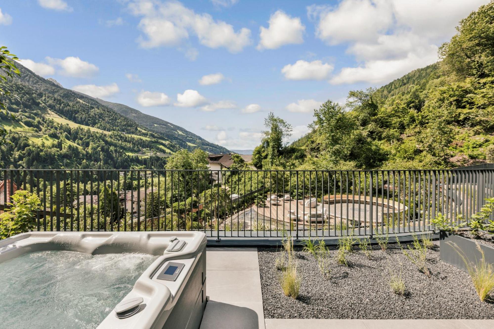 Suite with Hot Tub