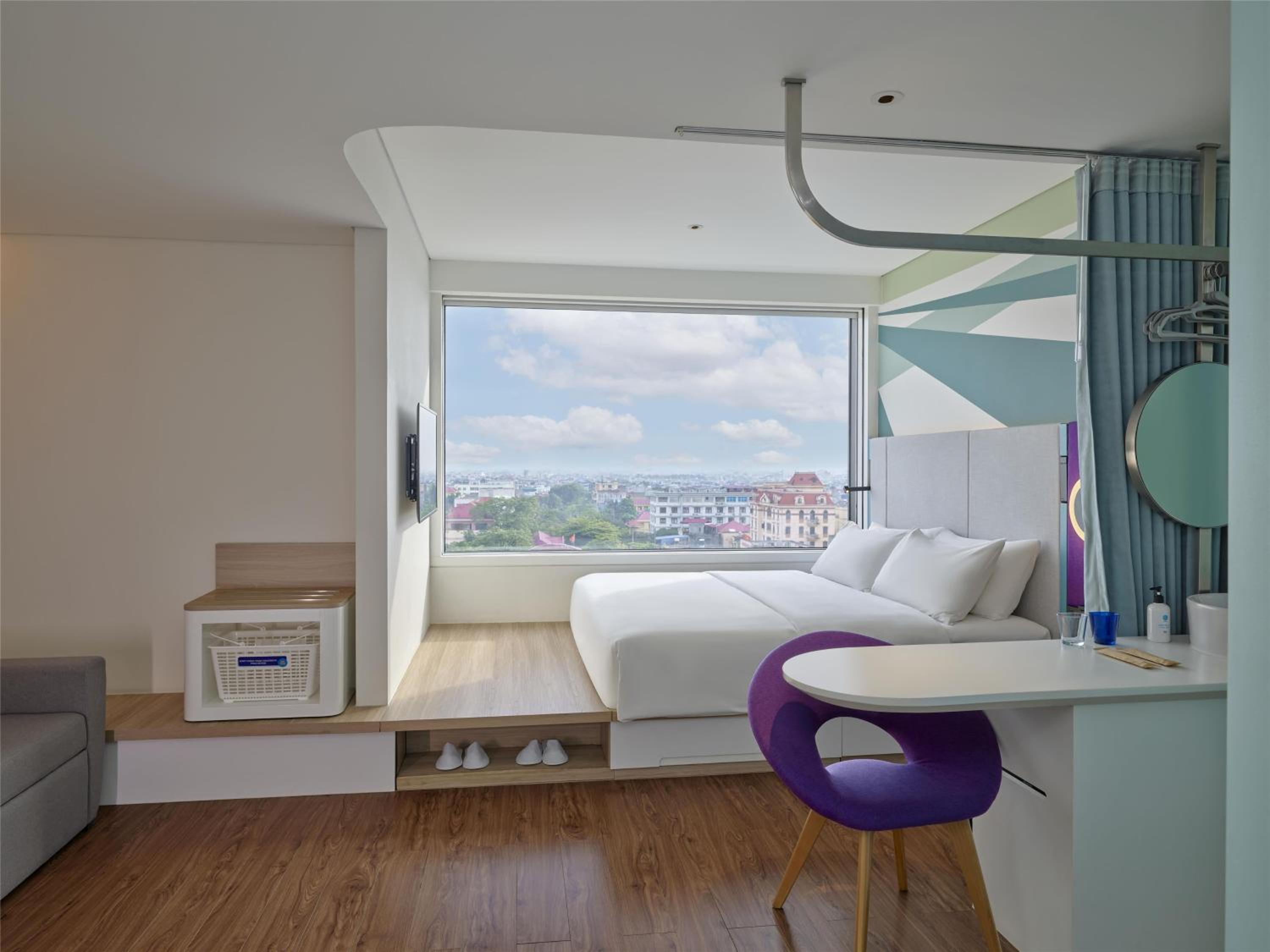 King Room with Sofa Bed - Photo 1