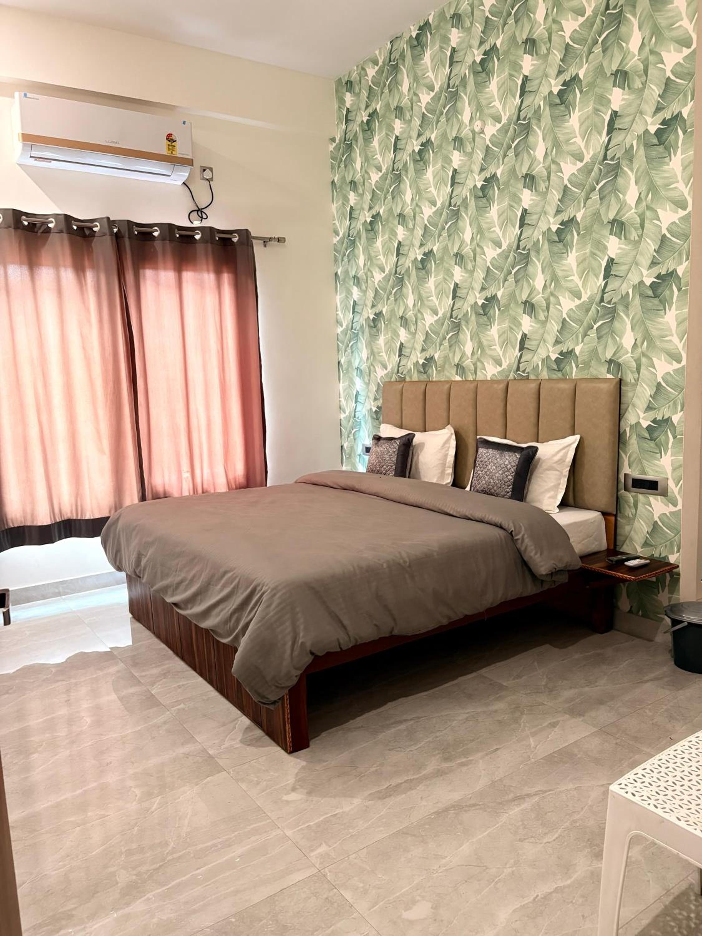 Standard Queen Room photo 2
