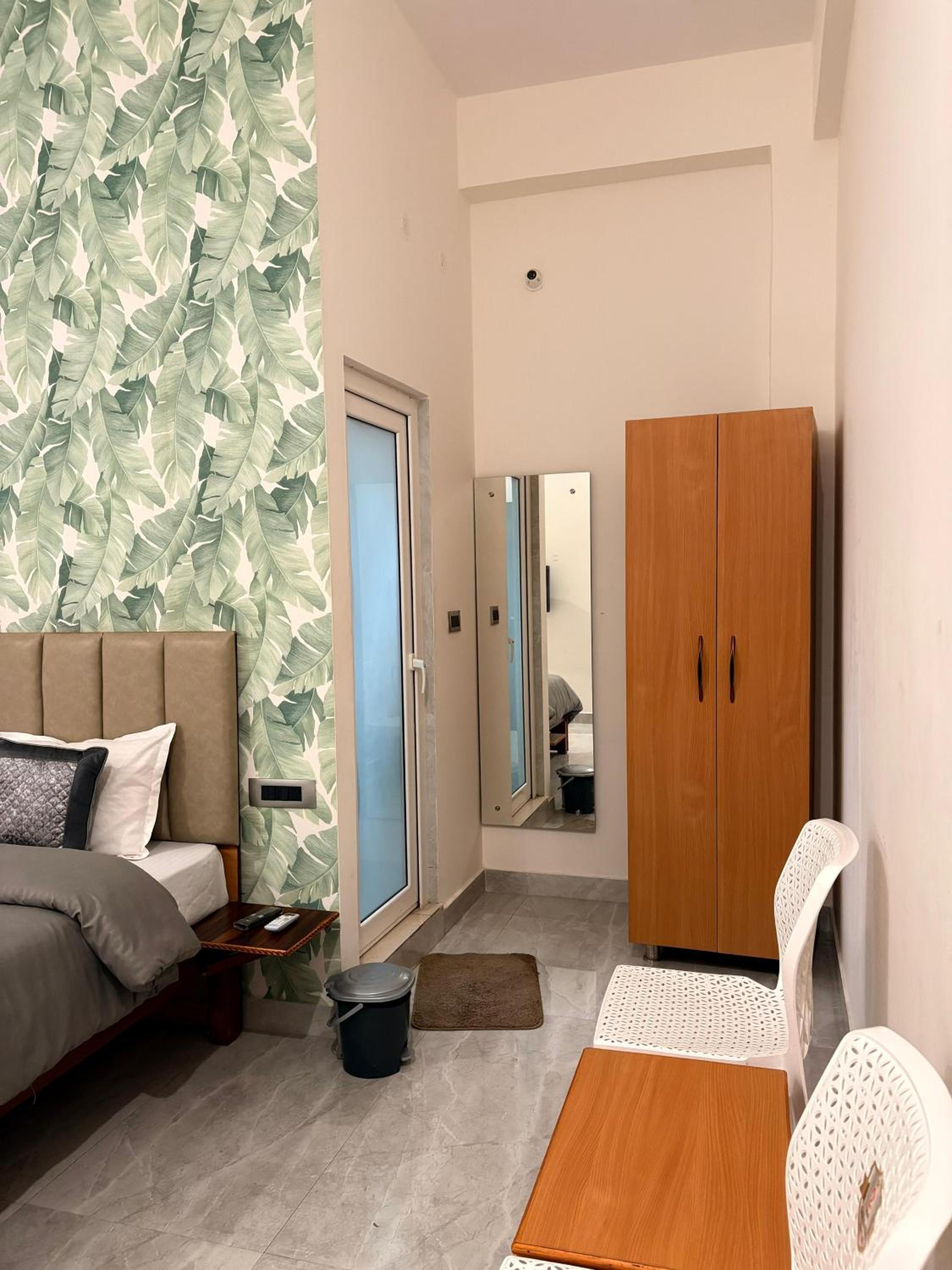 Standard Queen Room photo 3