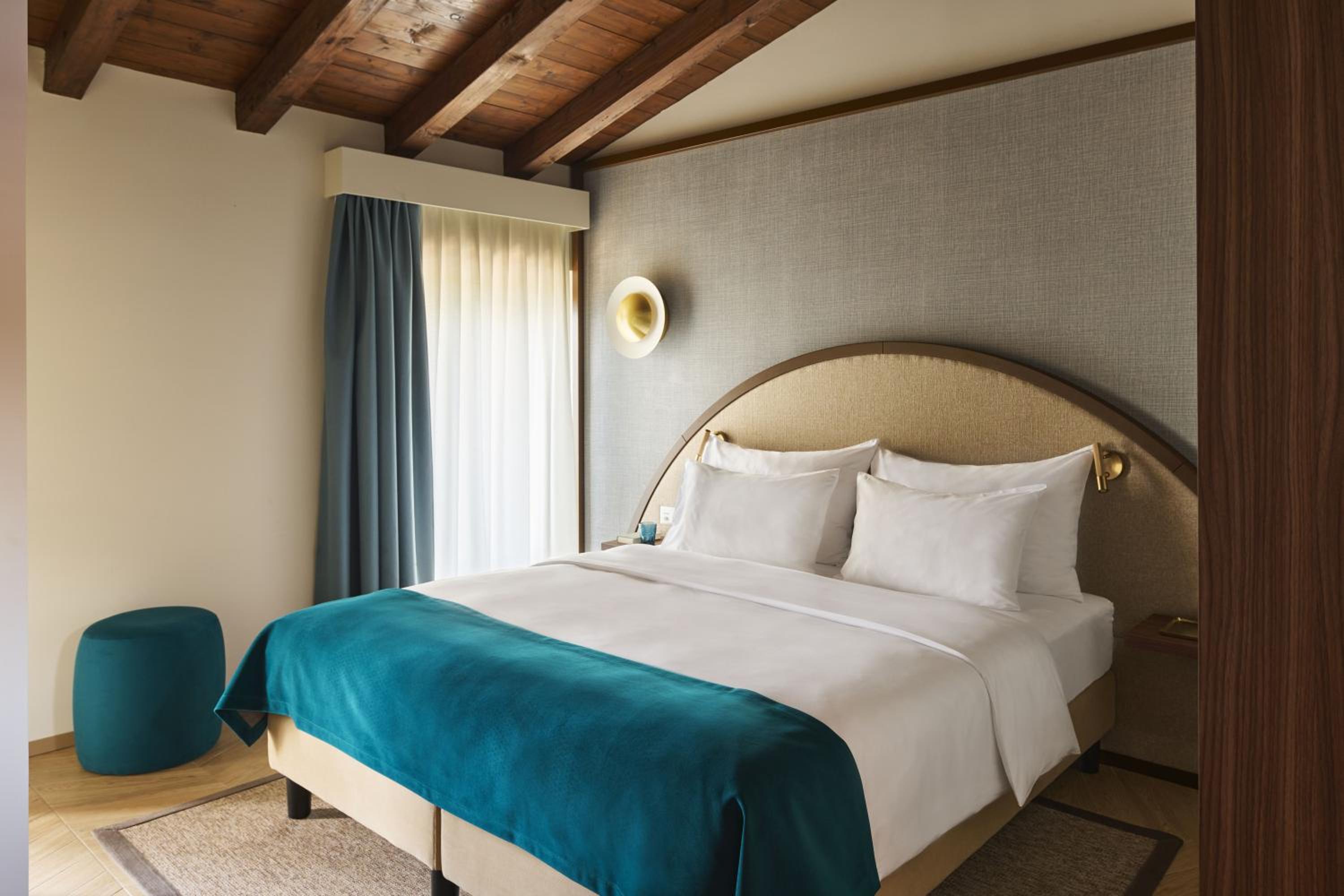 Superior Double Room with Balcony and Lake View - Photo 10