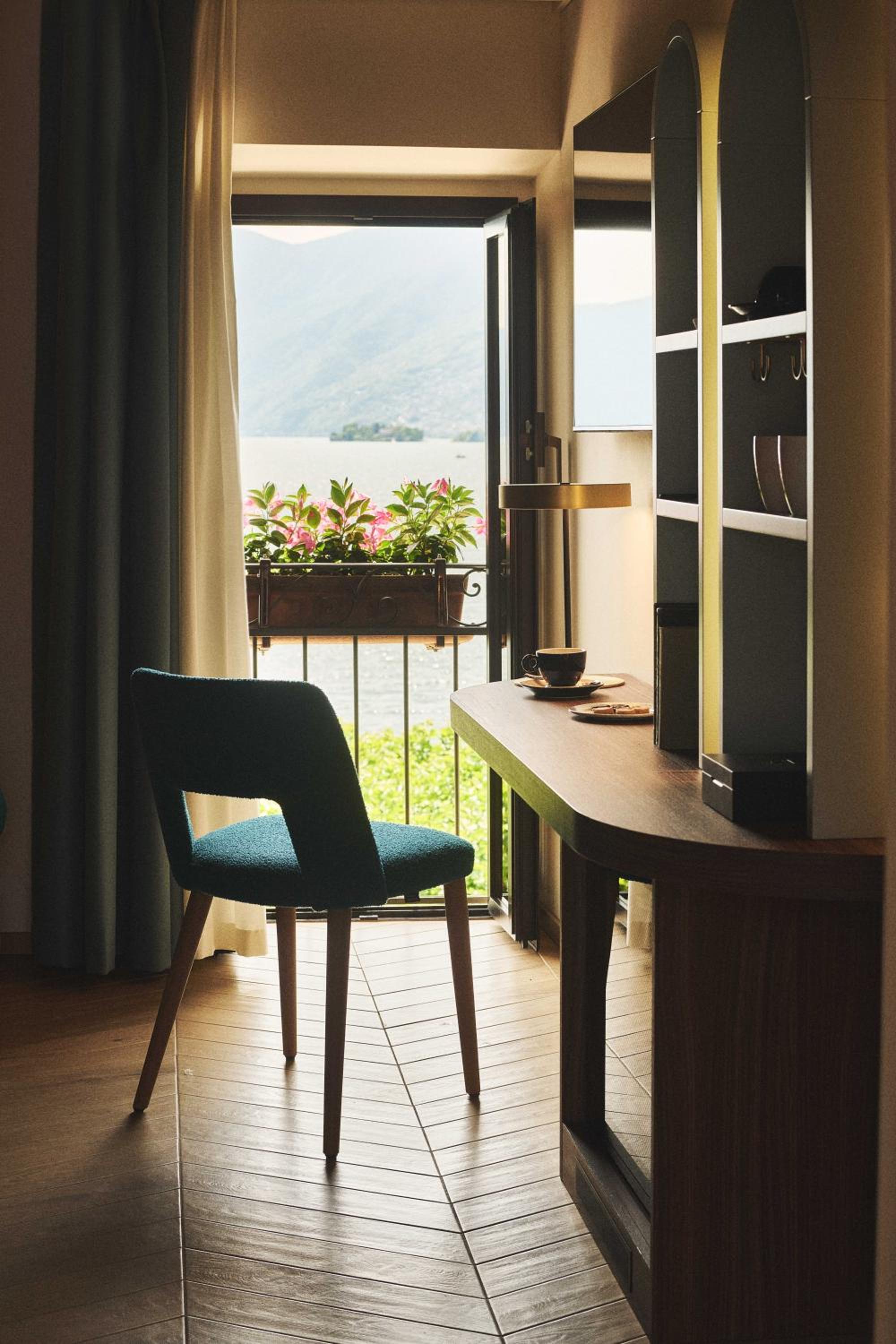 Superior Double Room with Lake View - Photo 5