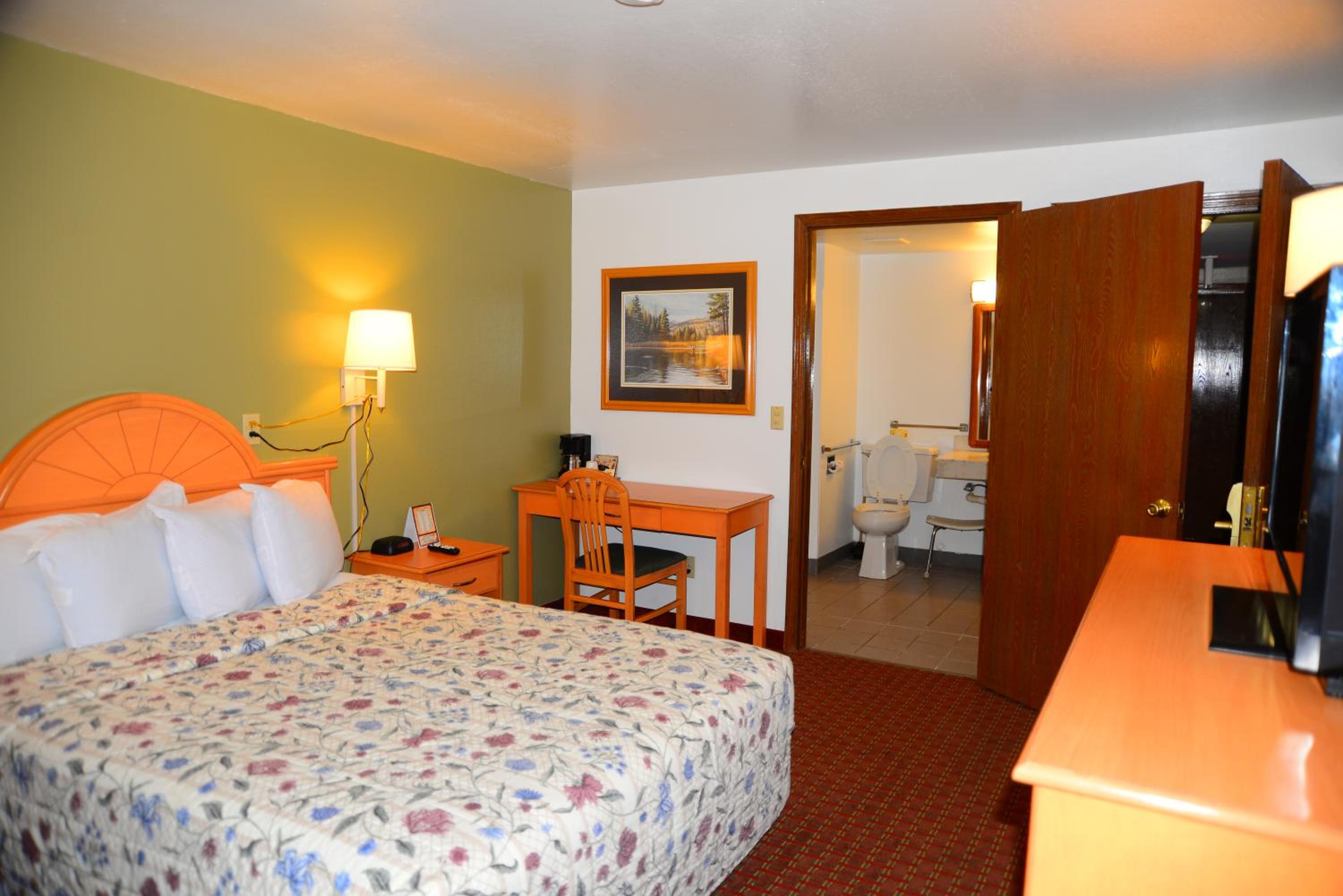 Queen Room - Disability Access photo 2