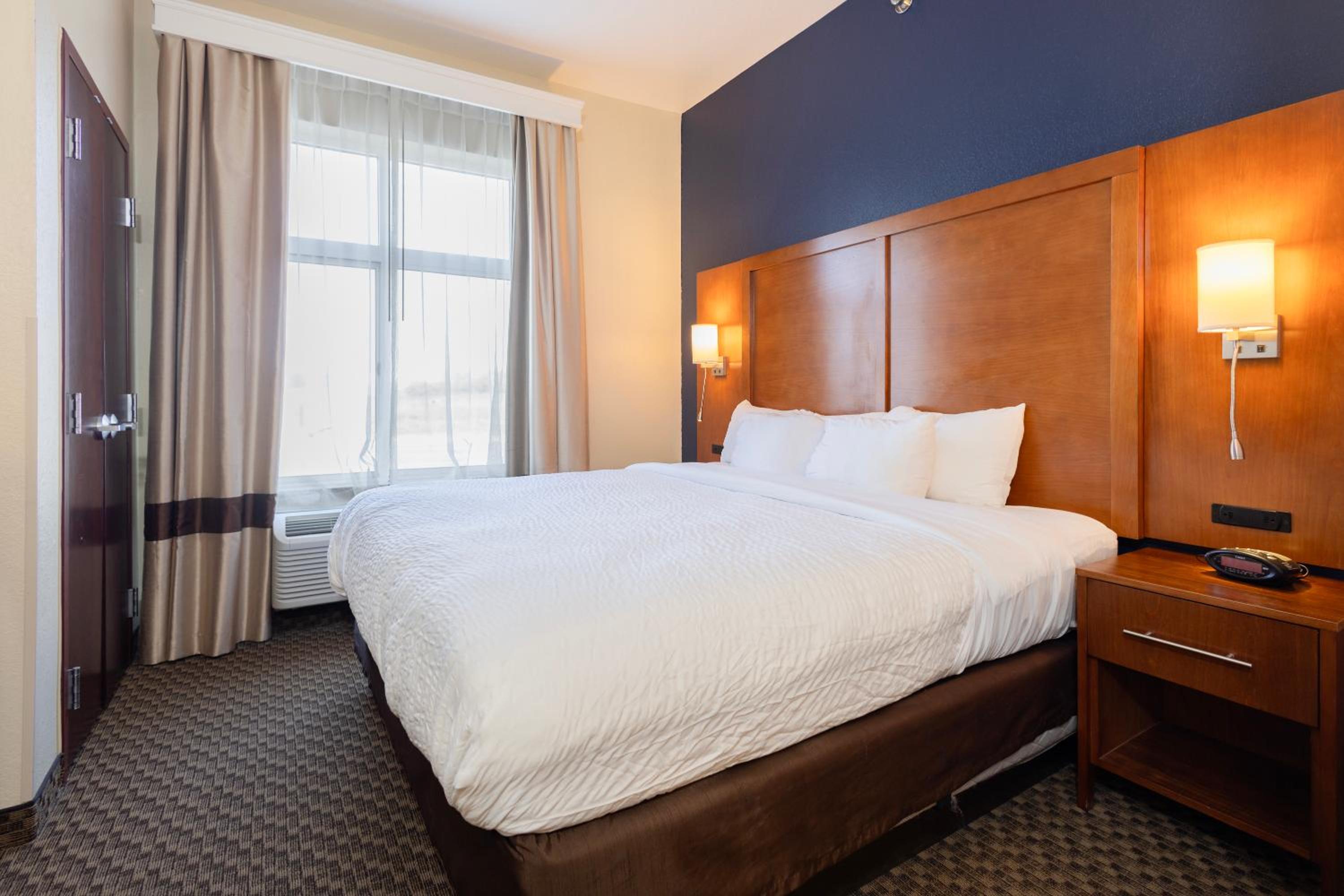 One Room Suite with Whirlpool - Non Smoking/Upper floor - Photo 5