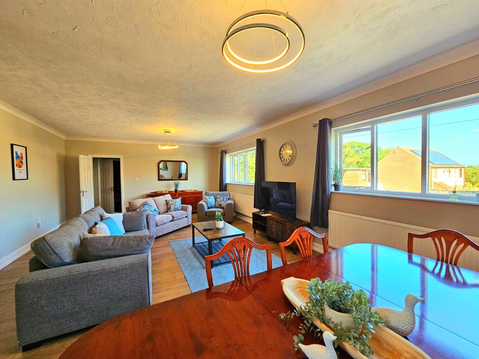 Four-Bedroom Deluxe Apartment photo 1