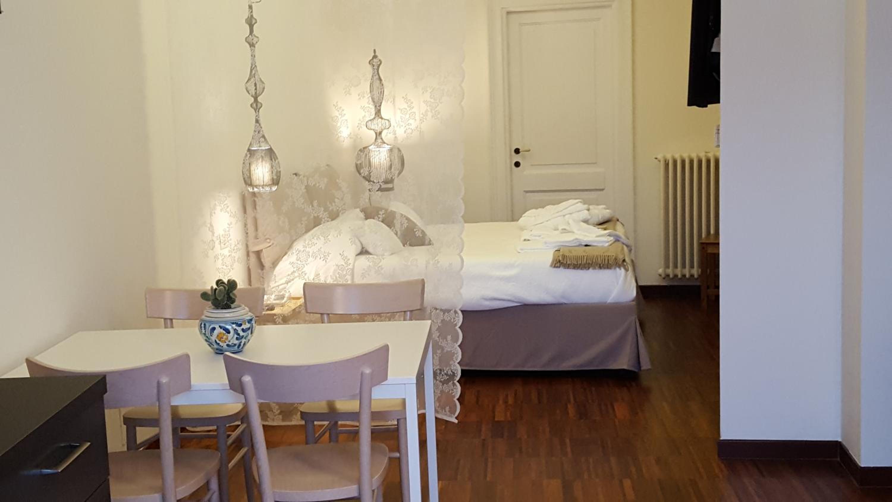 One-Bedroom House - Photo 11
