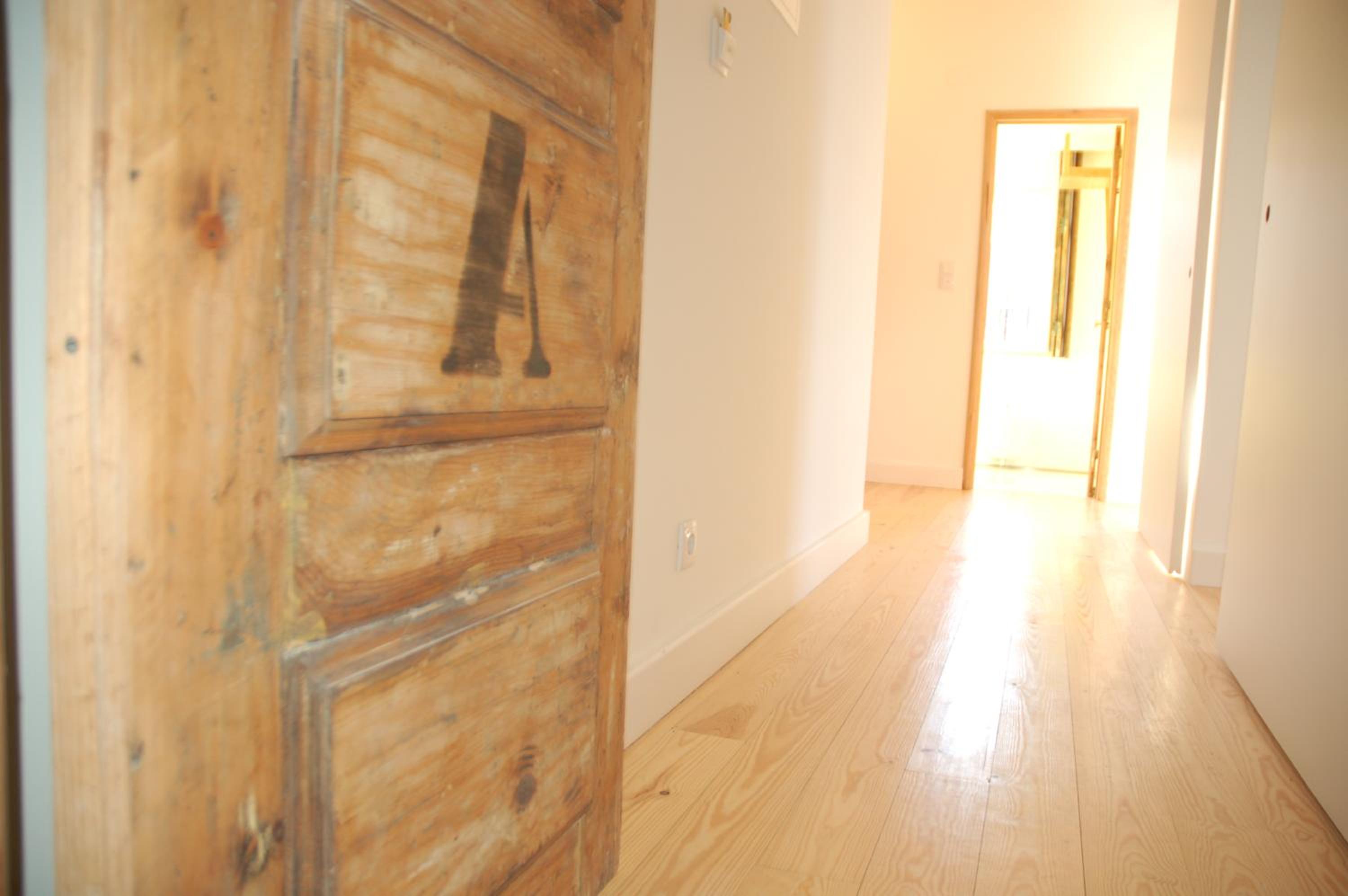 One-Bedroom Apartment with City View thumbnail 5