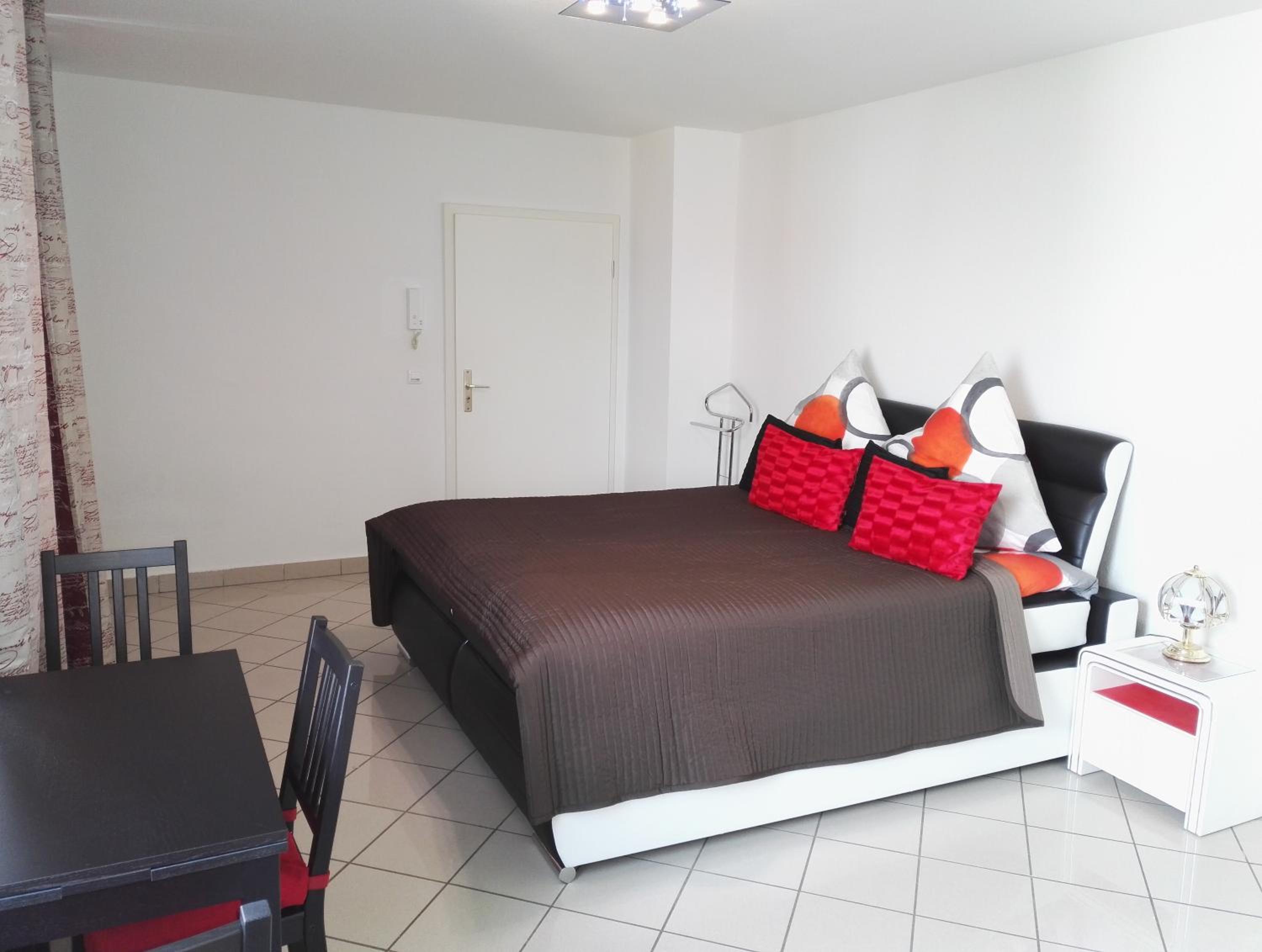 Studio Apartment - Photo 15