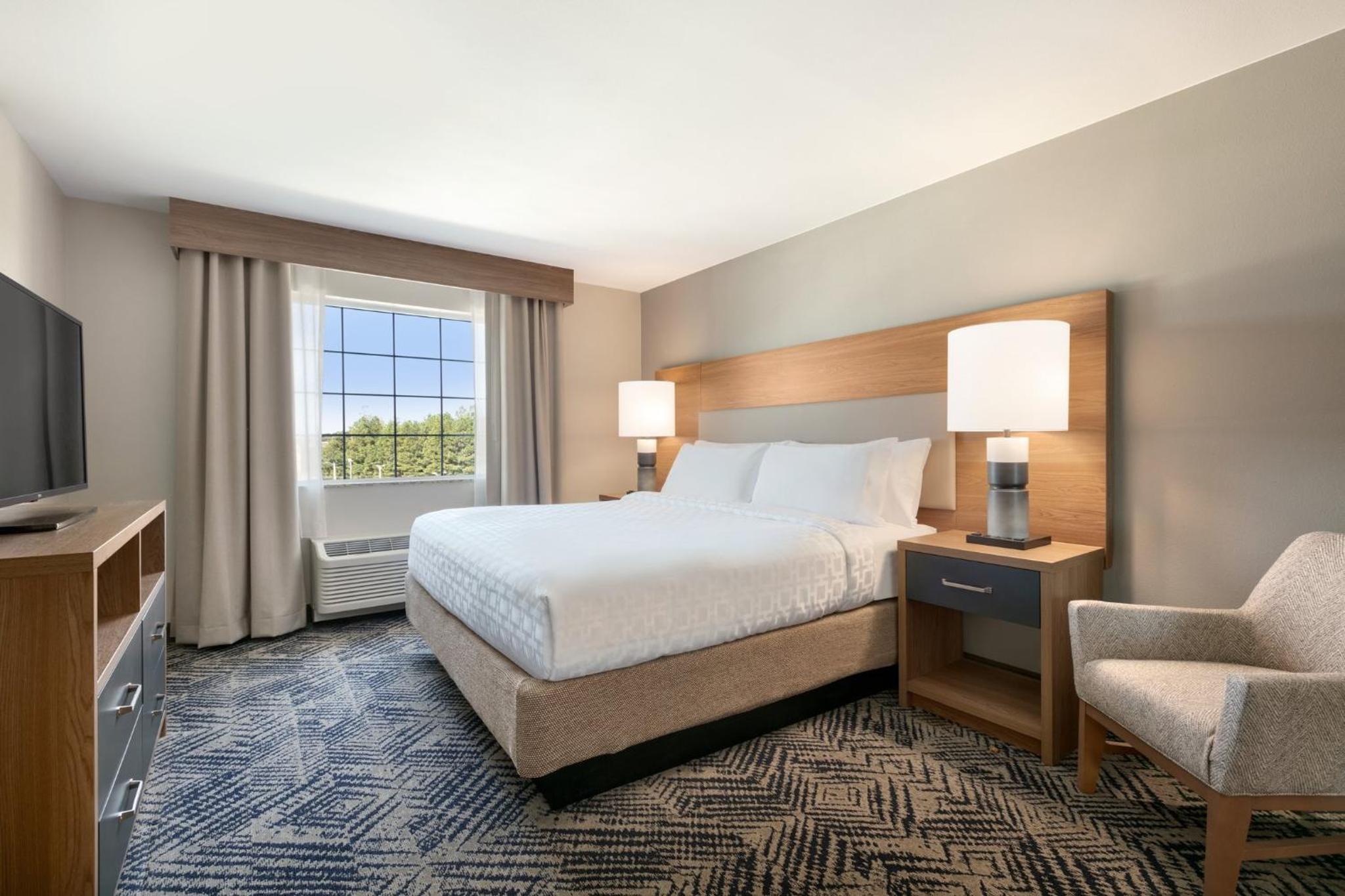 One-Bedroom King Suite - Photo 4