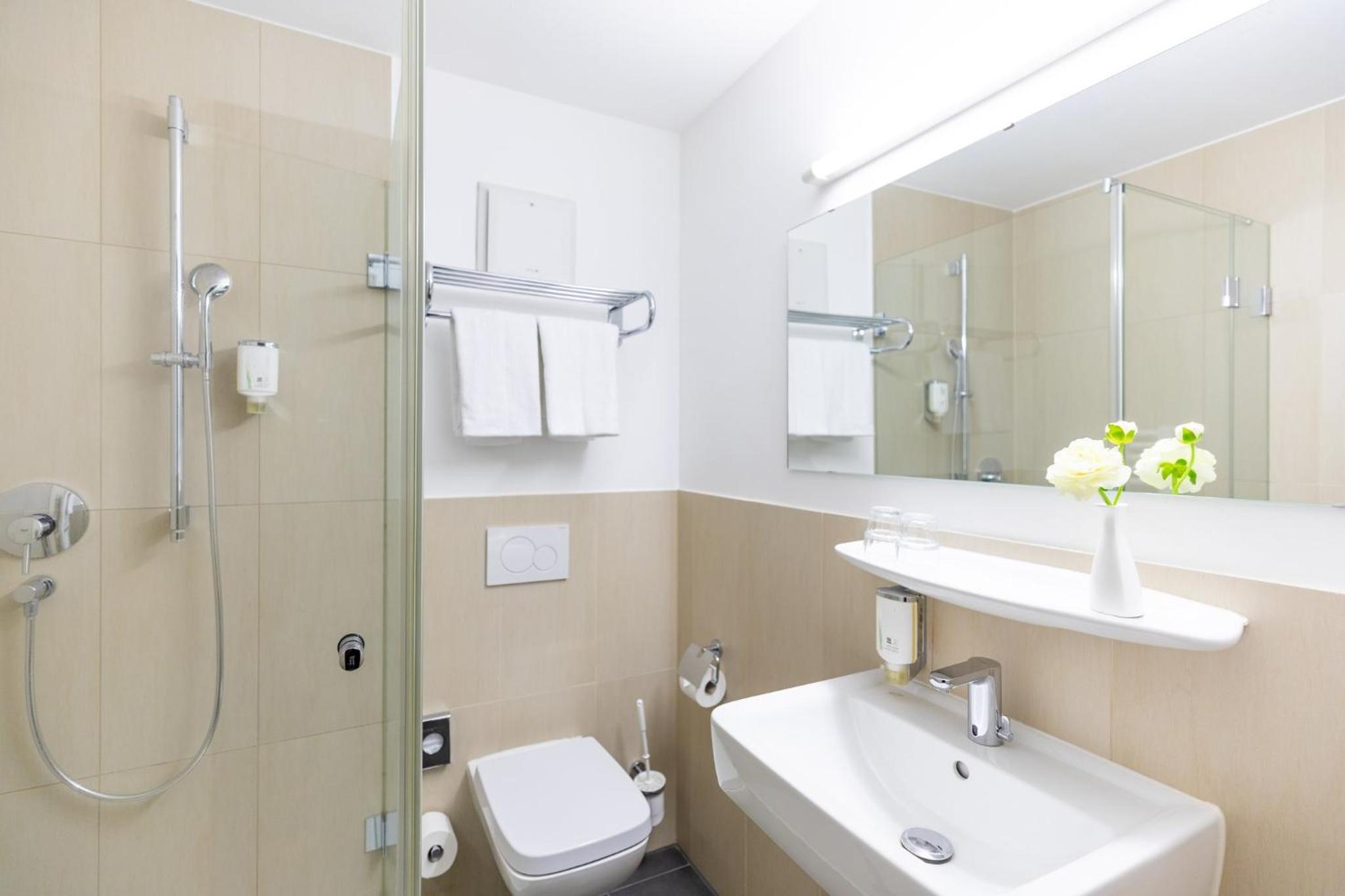 Standard Room with Two Single Beds - Photo 1