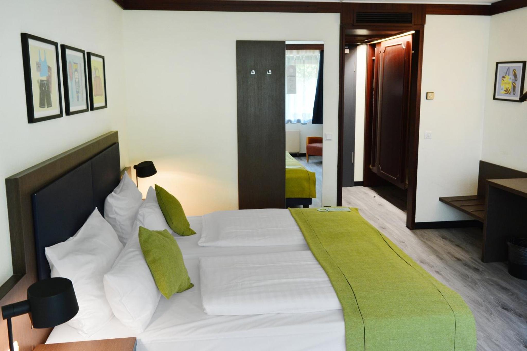 Standard Room with Two Single Beds - Photo 2