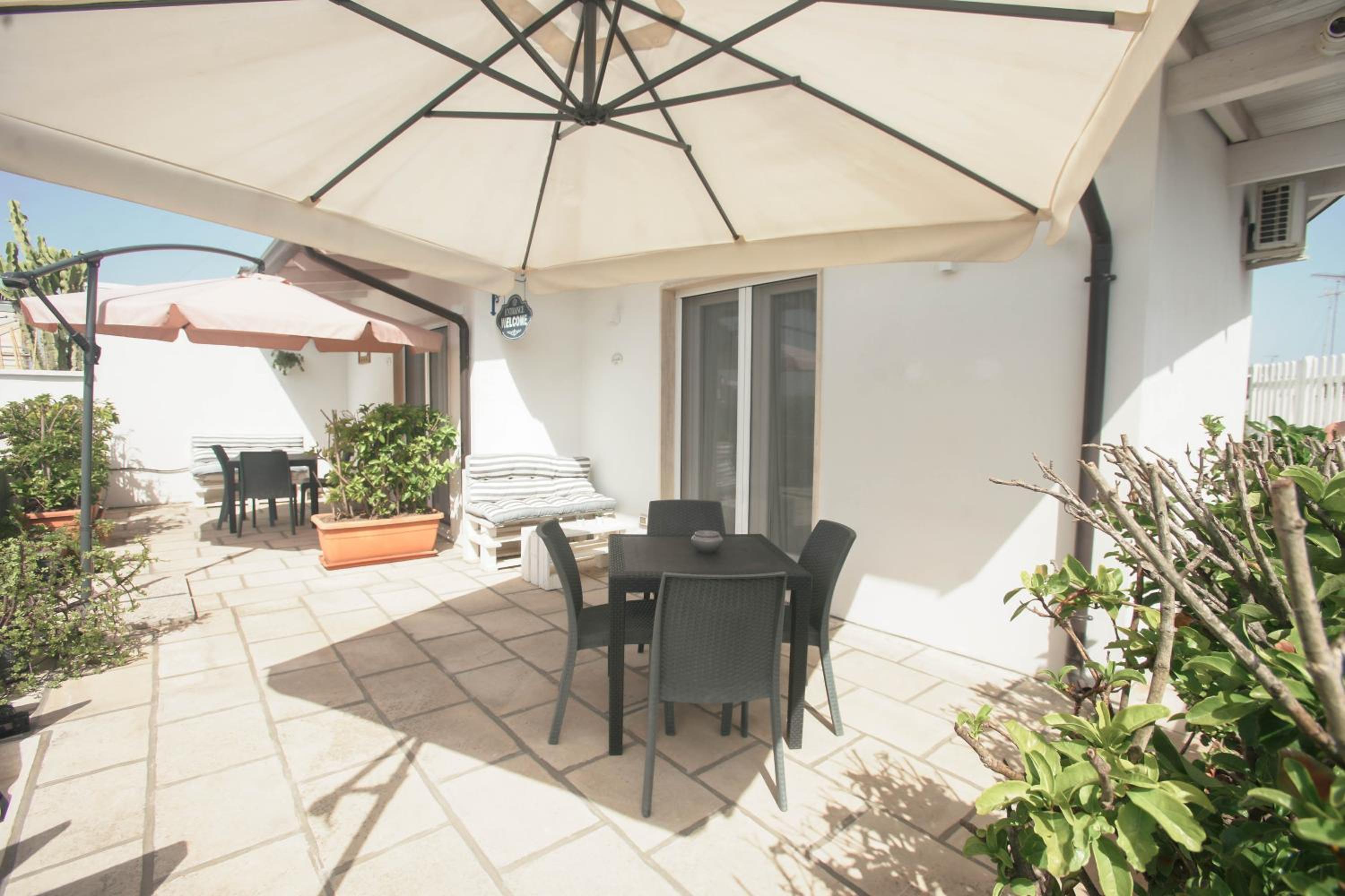 Deluxe Double Room (2 Adults + 1 Child) photo 1
