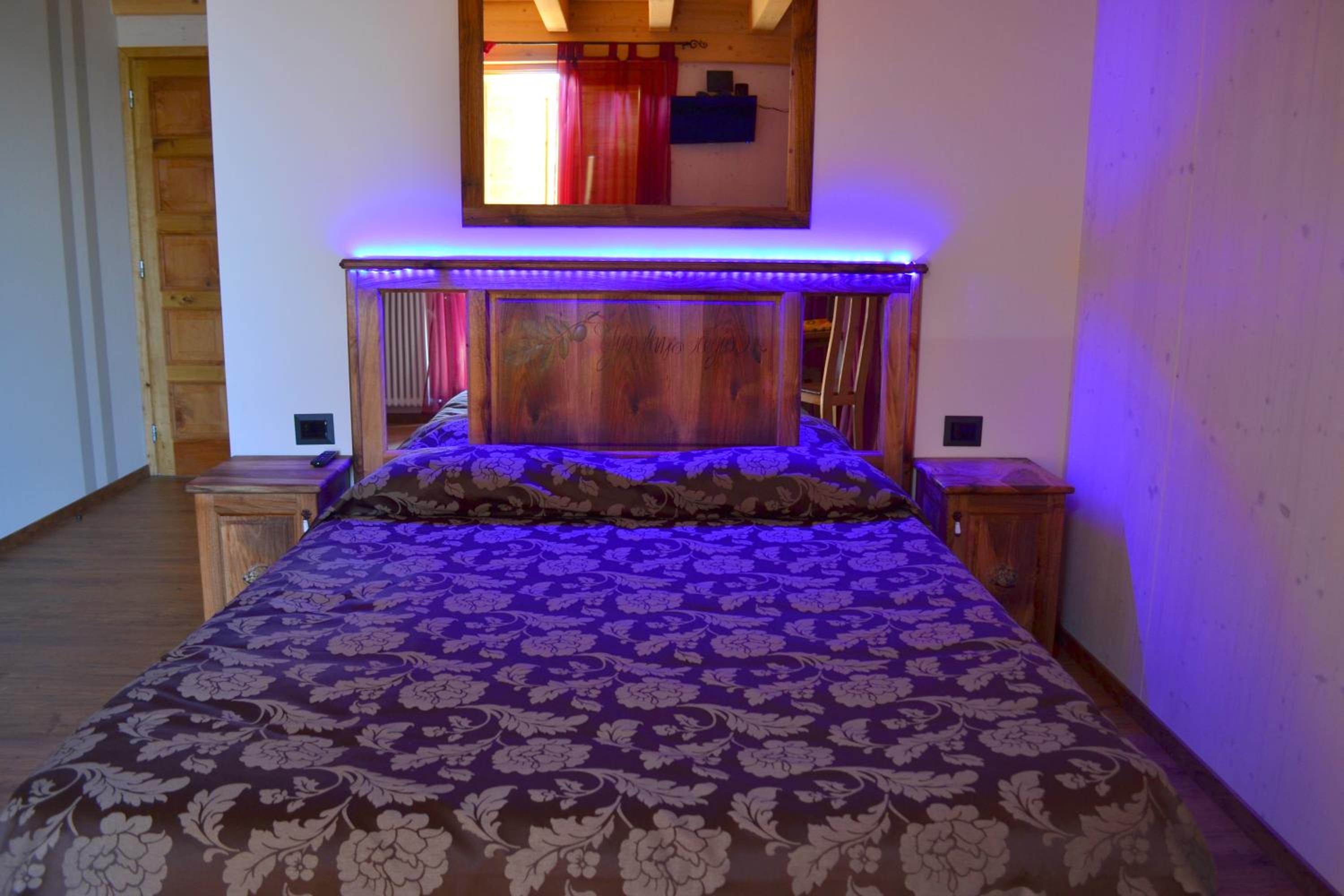 Double Room with Lake View - Photo 3