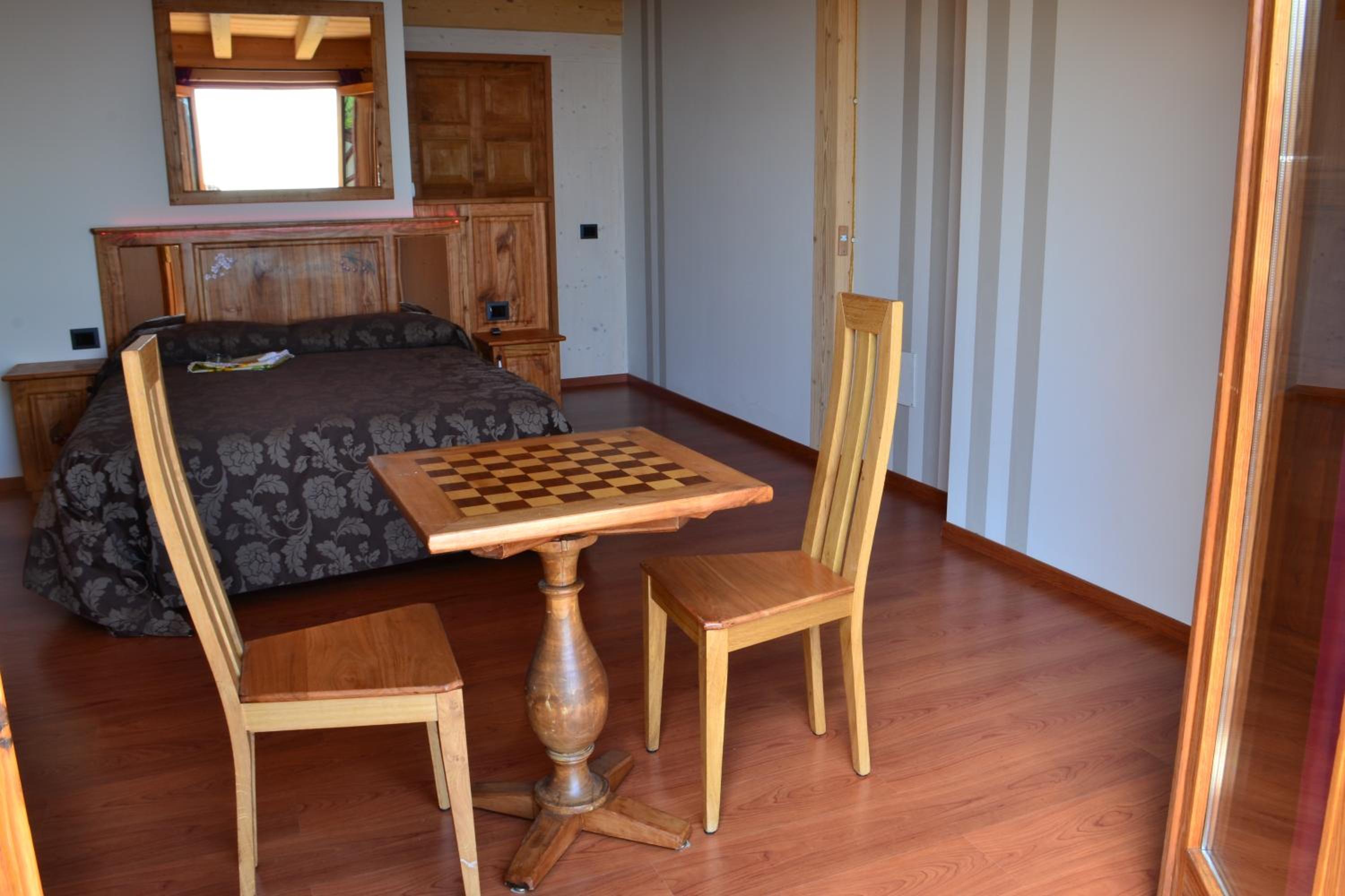 Double Room with Lake View - Photo 5