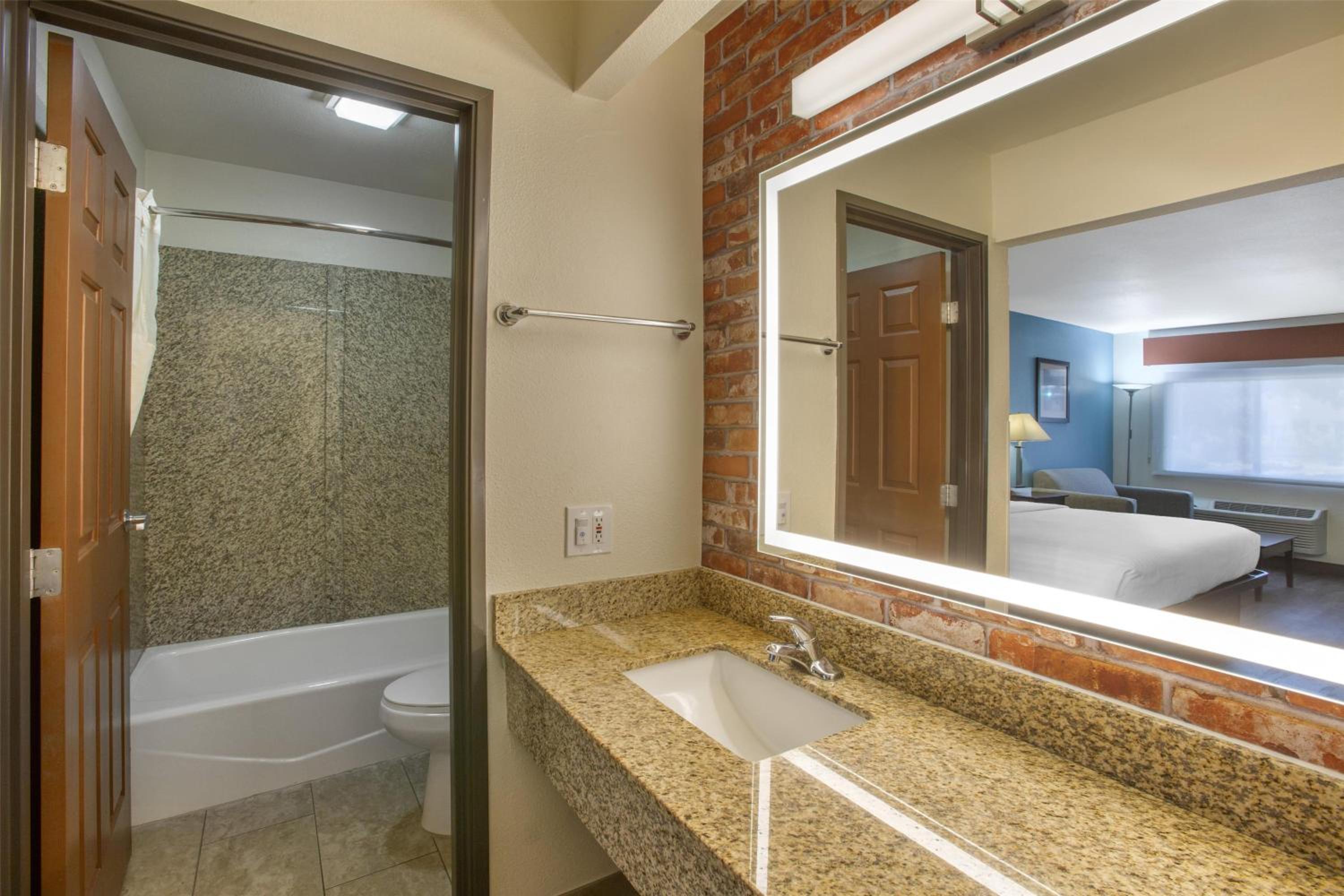King Room - Disability Access photo 2