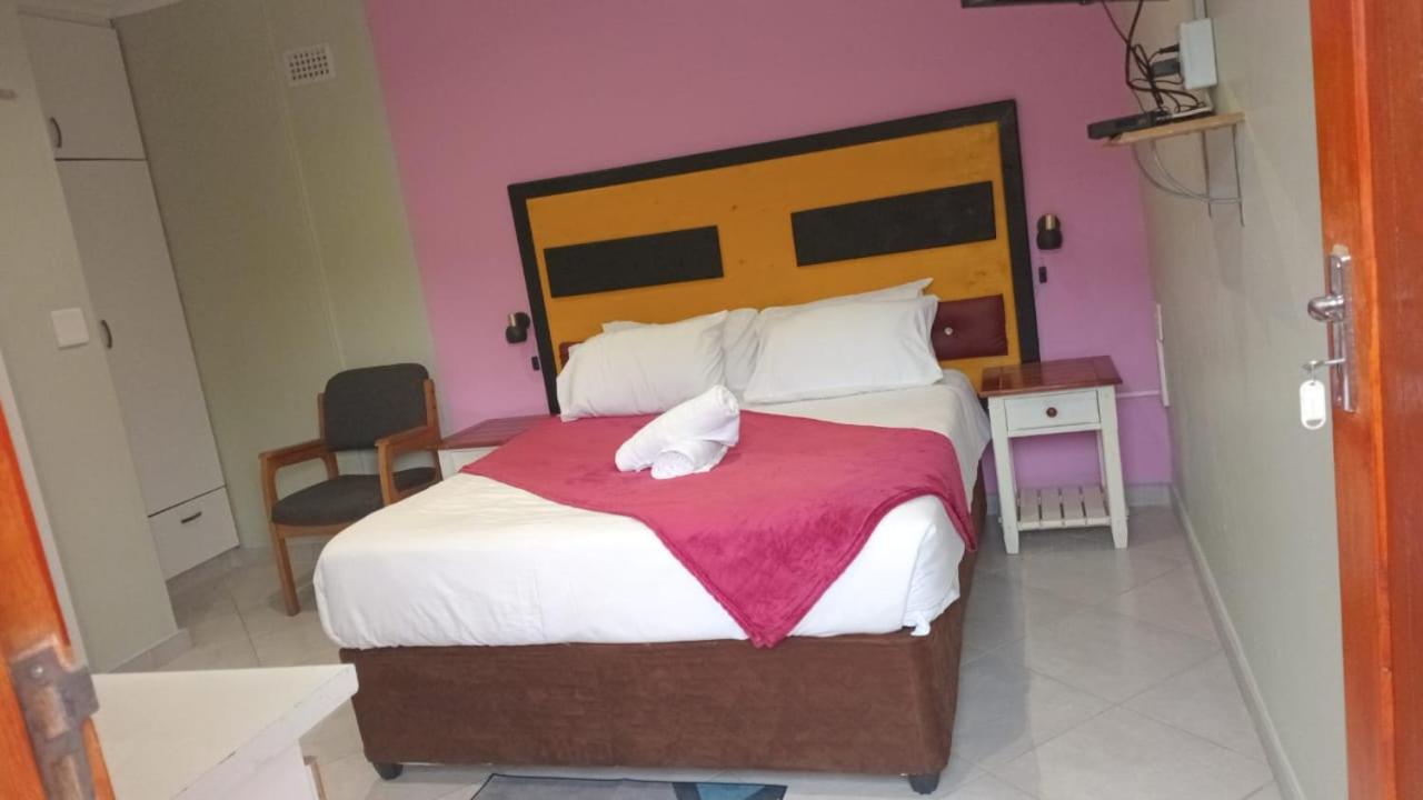 Deluxe King Room - Photo 6