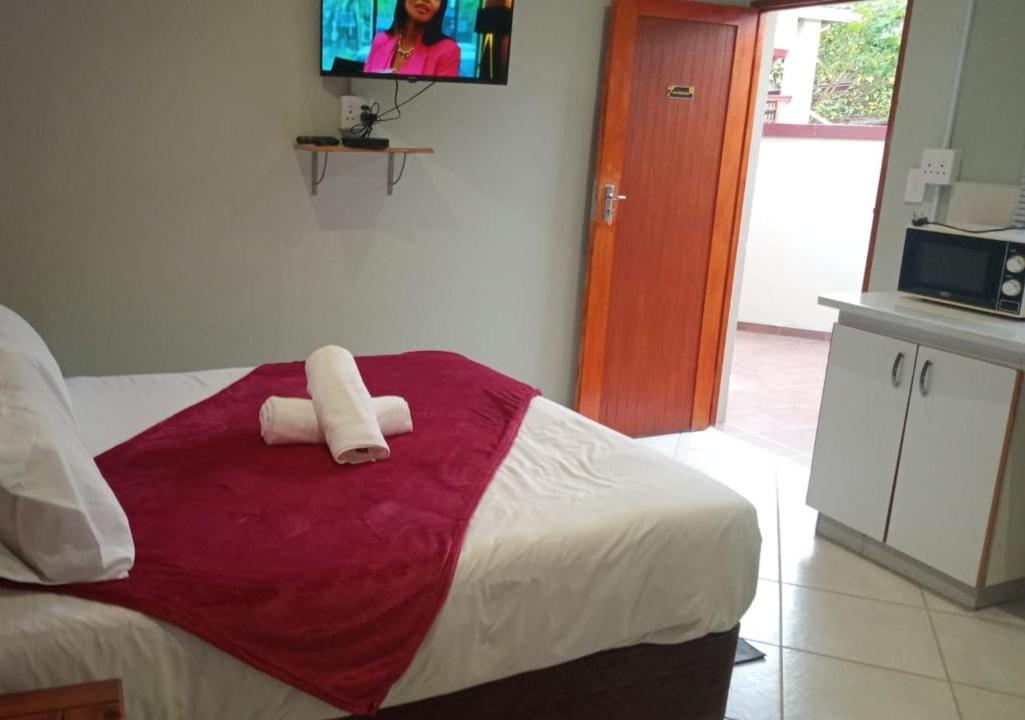 Deluxe King Room - Photo 5