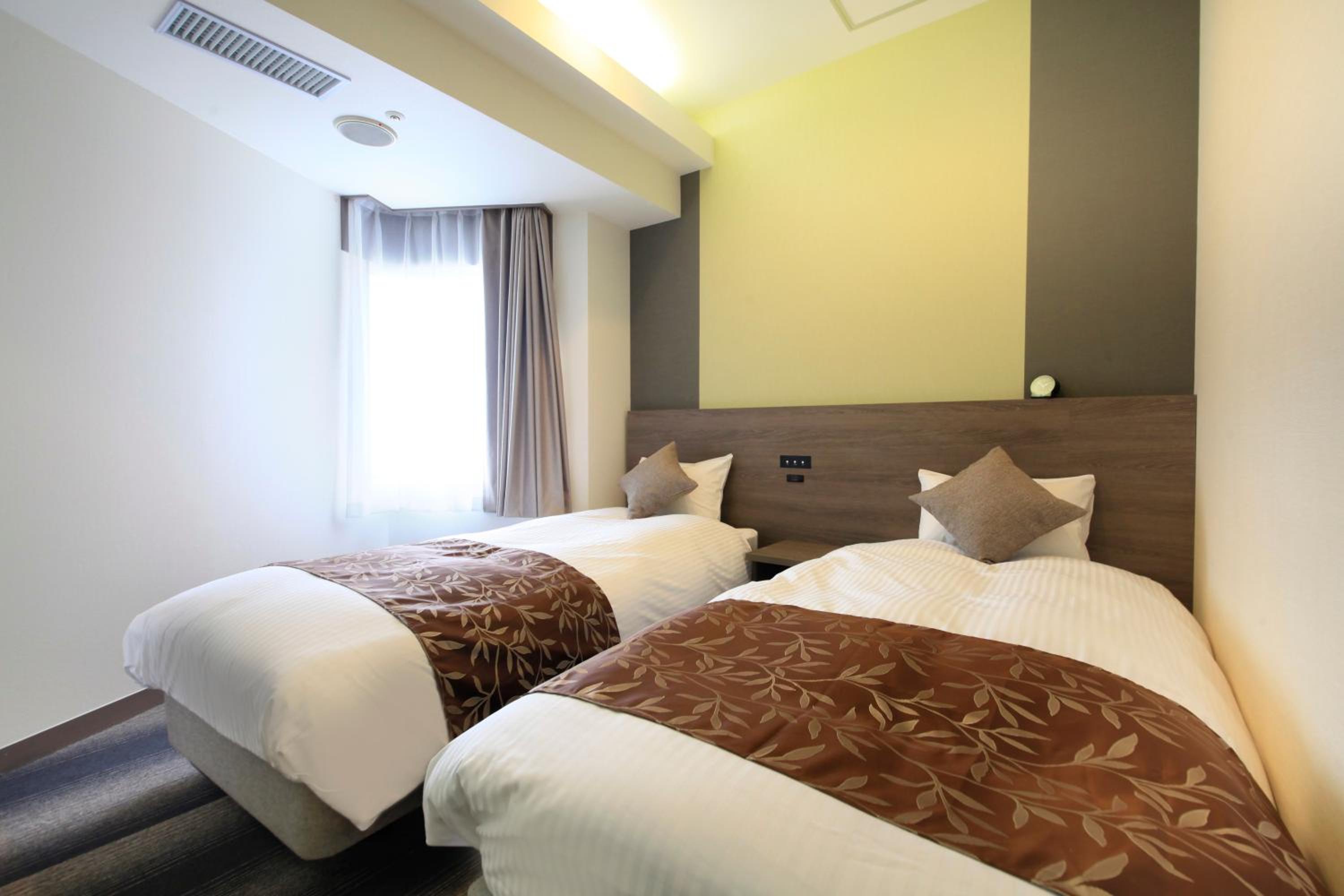 Economy Twin Room - Non-Smoking photo 2