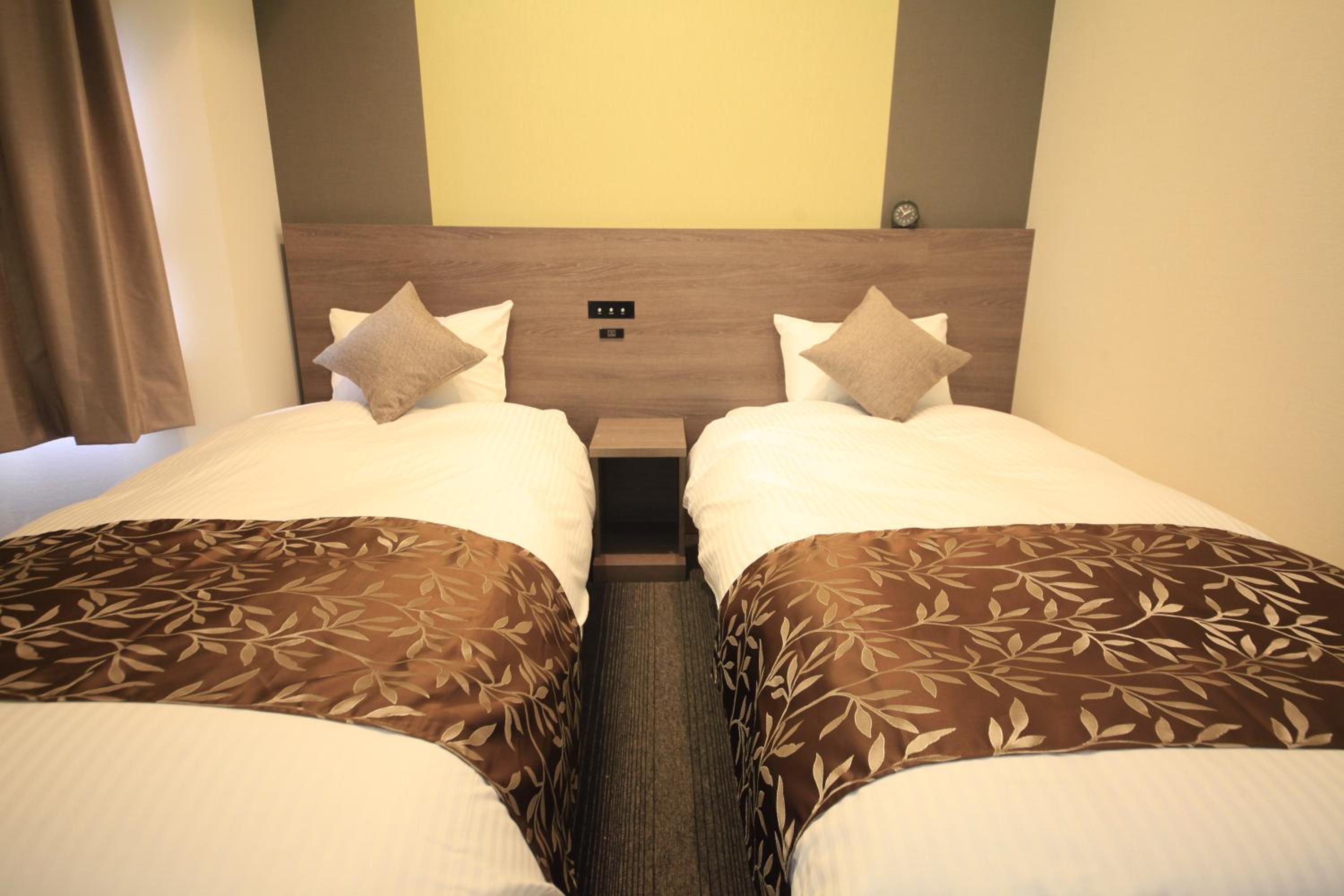 Economy Twin Room - Non-Smoking photo 3