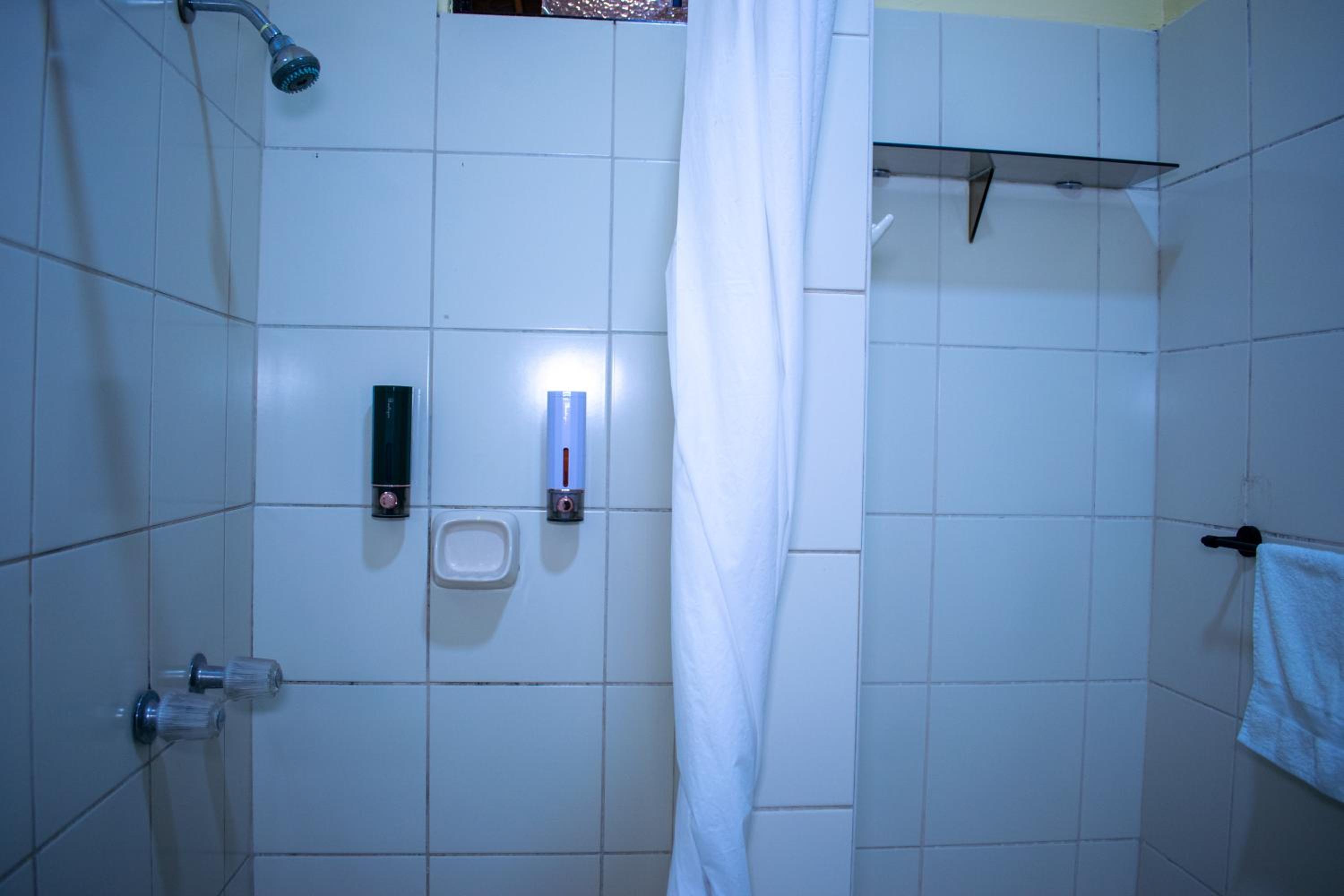 Twin Room with Private External Bathroom photo 3