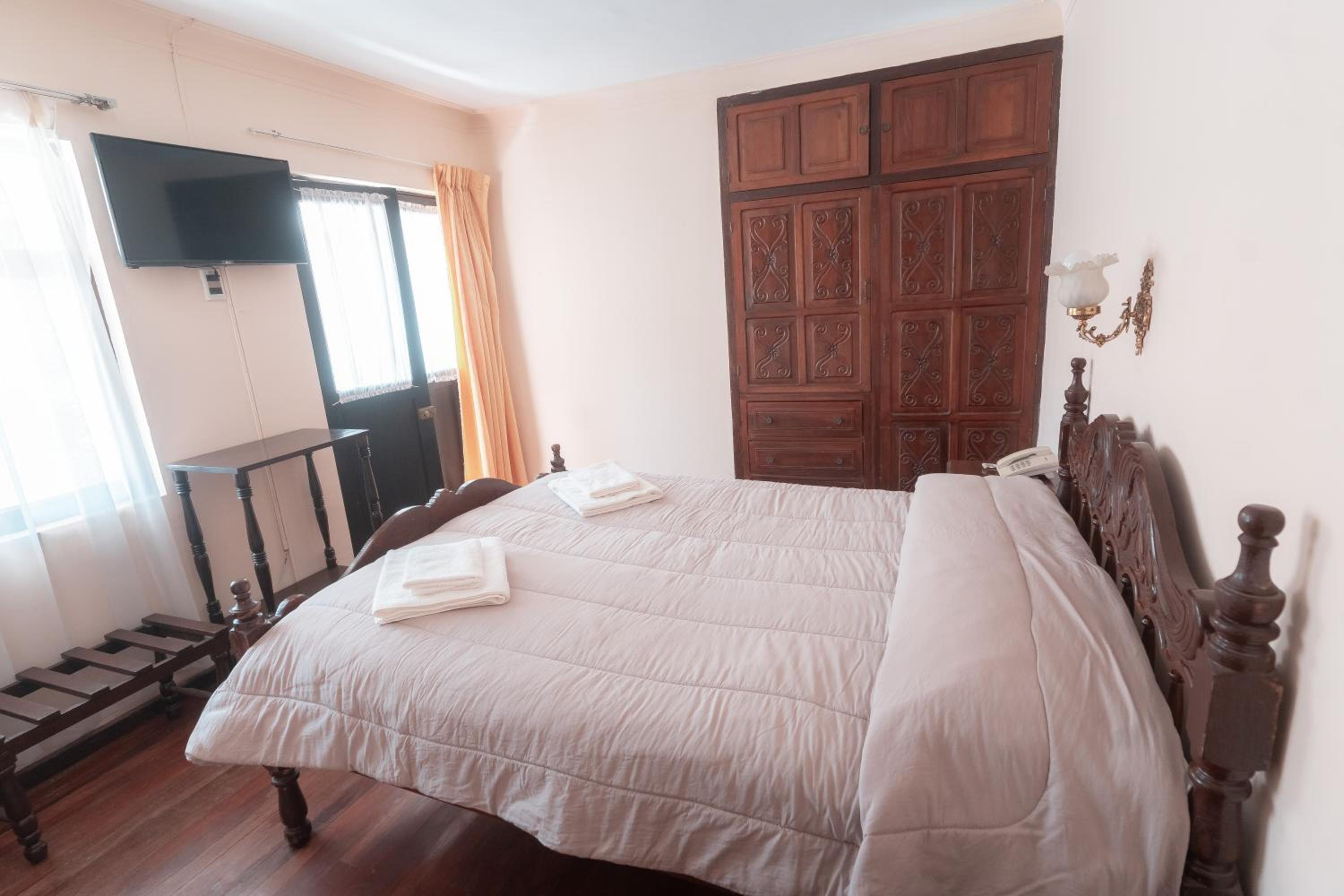 Double Room with Private Bathroom photo 2