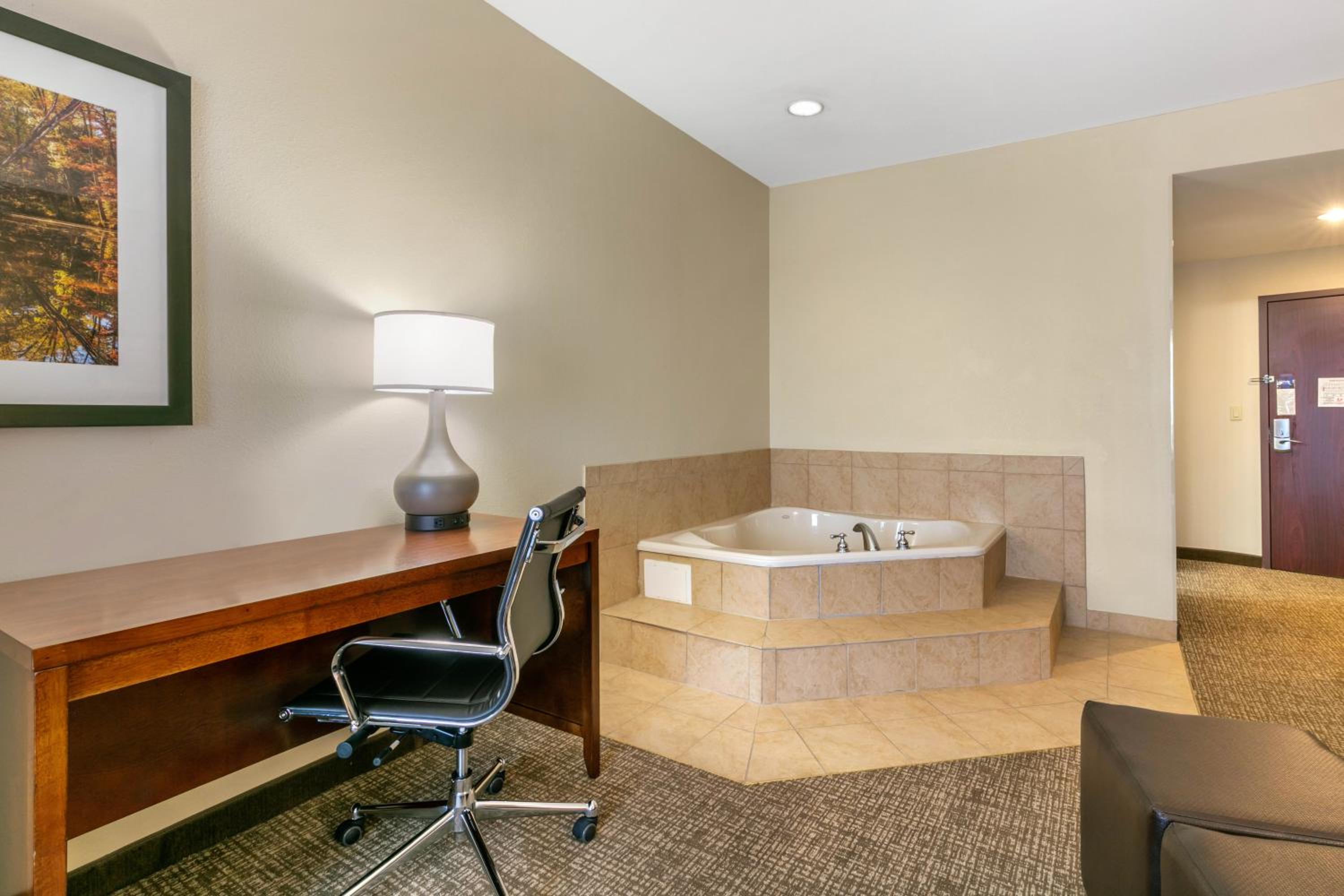 One Room Suite with Whirlpool - Non Smoking