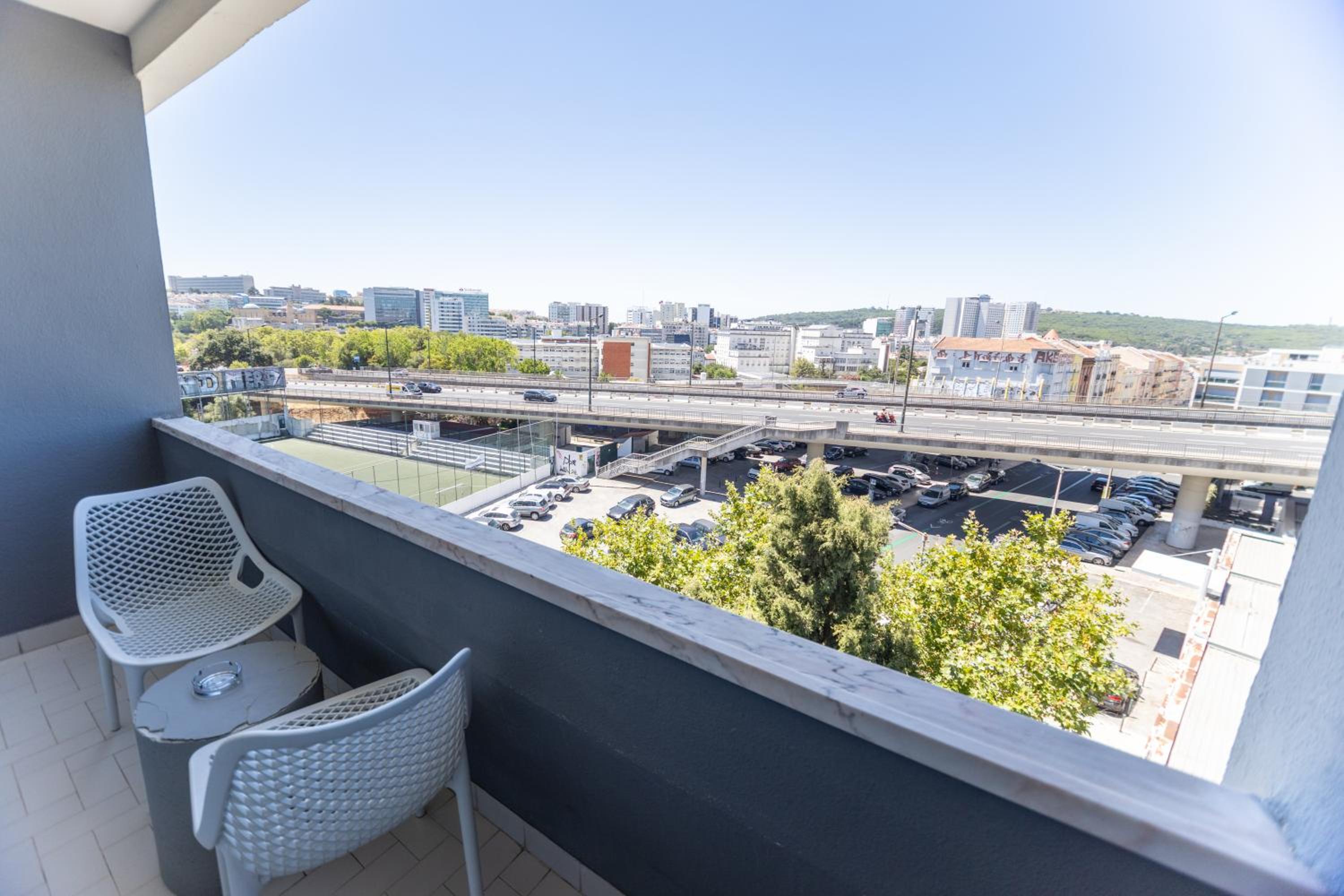 Twin Room with Balcony - Photo 10