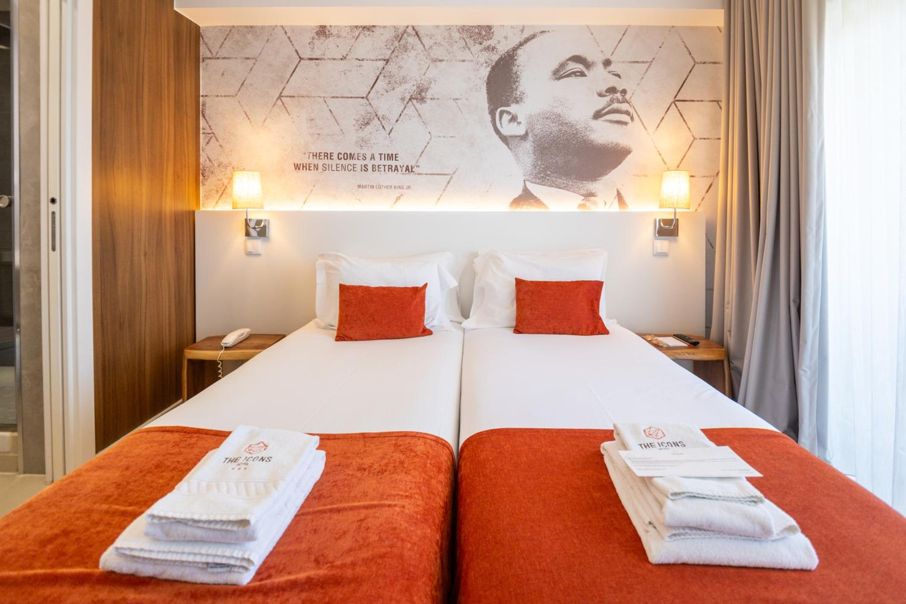 Twin Room with Balcony - Photo 5