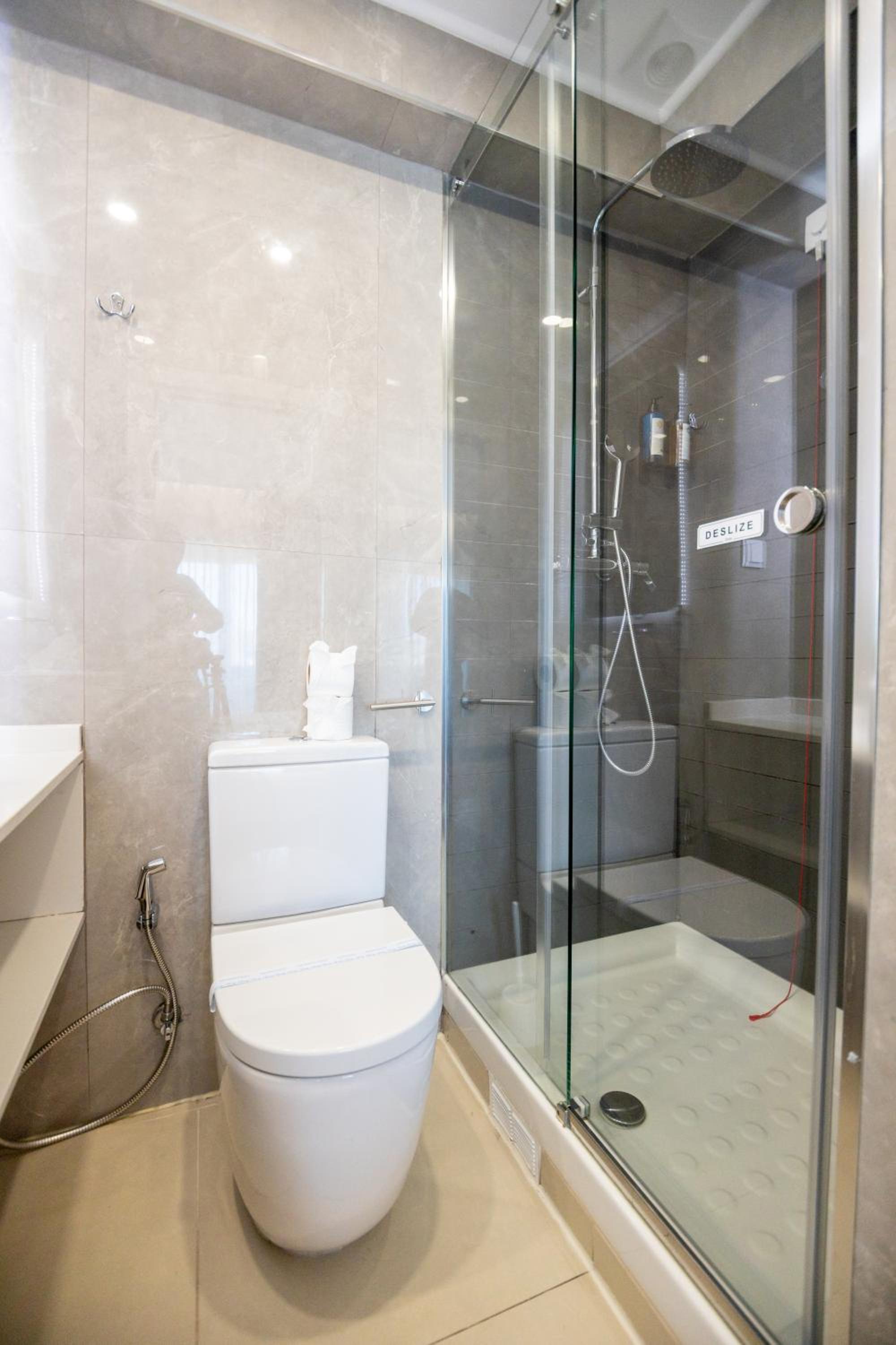 Twin Room with Balcony - Photo 11