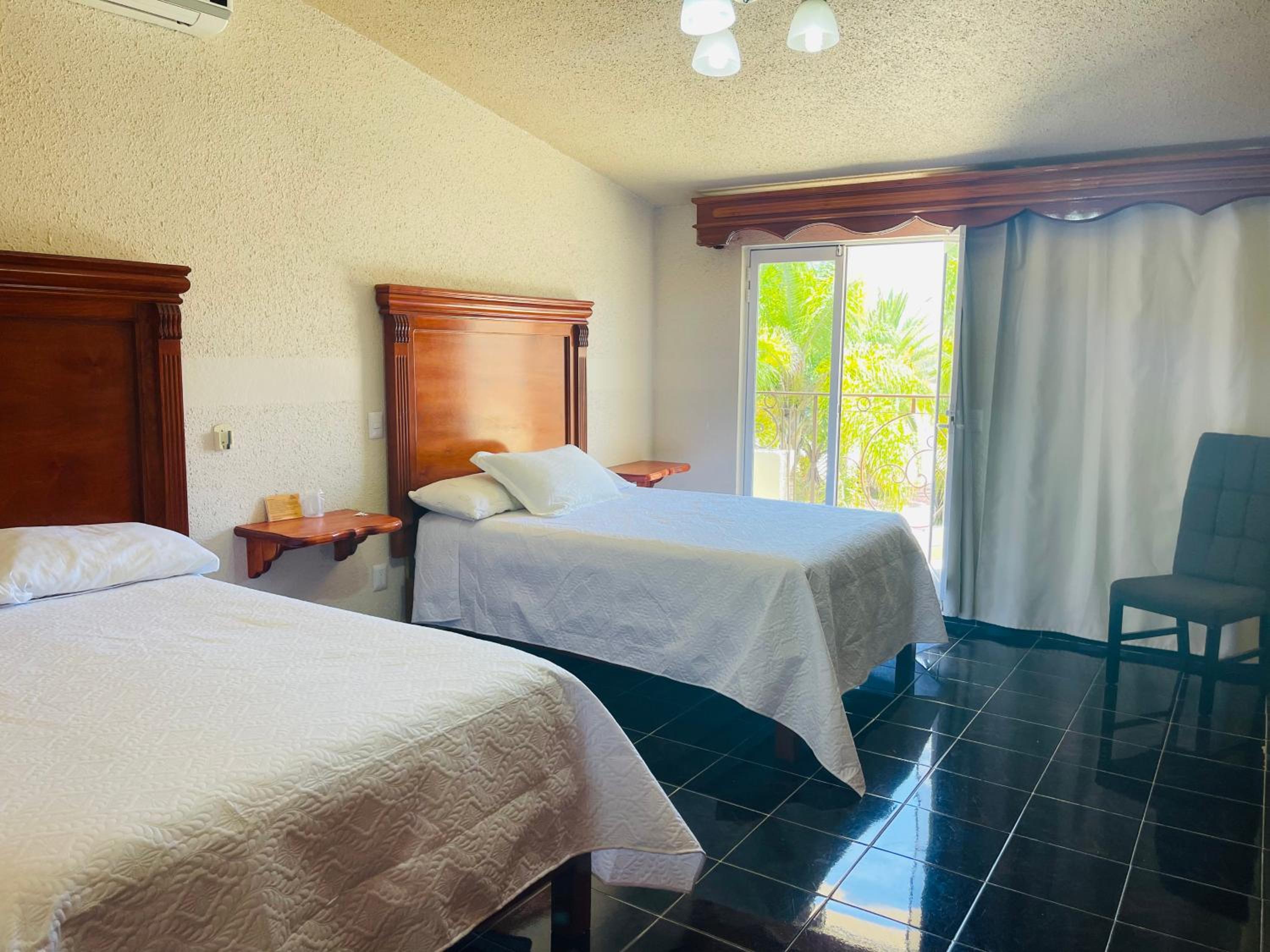Twin Room with Bathroom photo 3