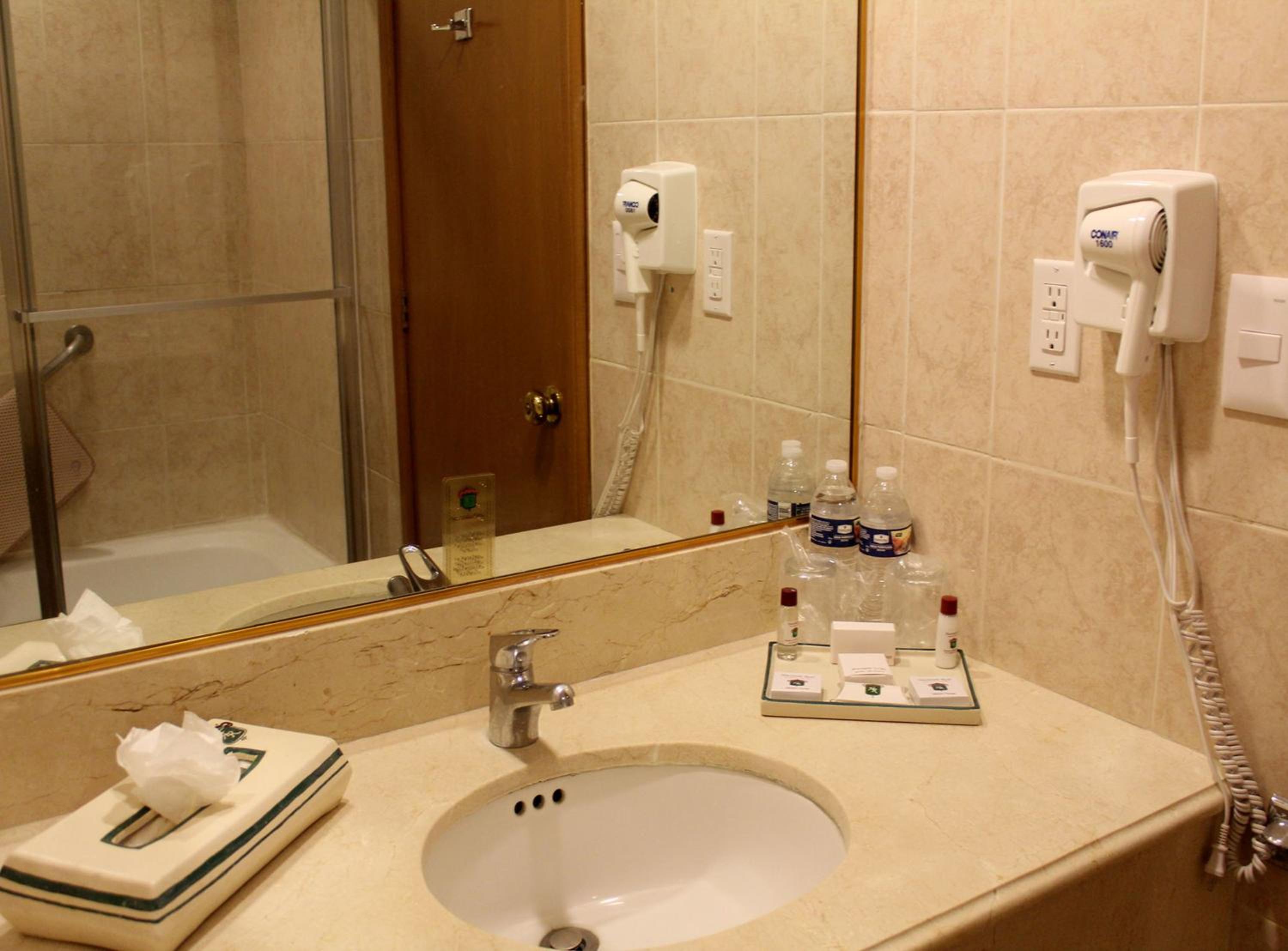 Standard Queen Room photo 2