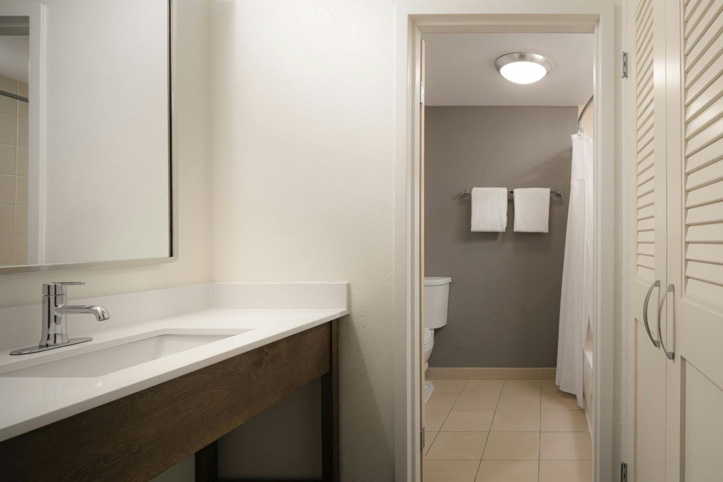 Double Room with Two Double Beds and Adapted Tub - Mobility and Hearing Accessible photo 2