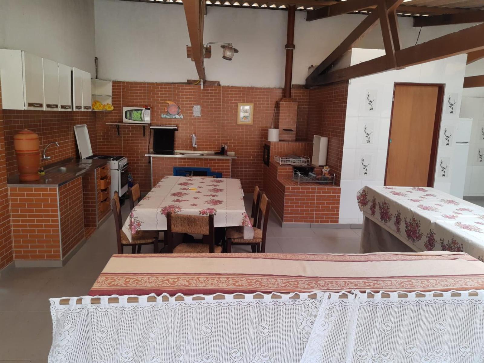 Eight-Bedroom House photo 2