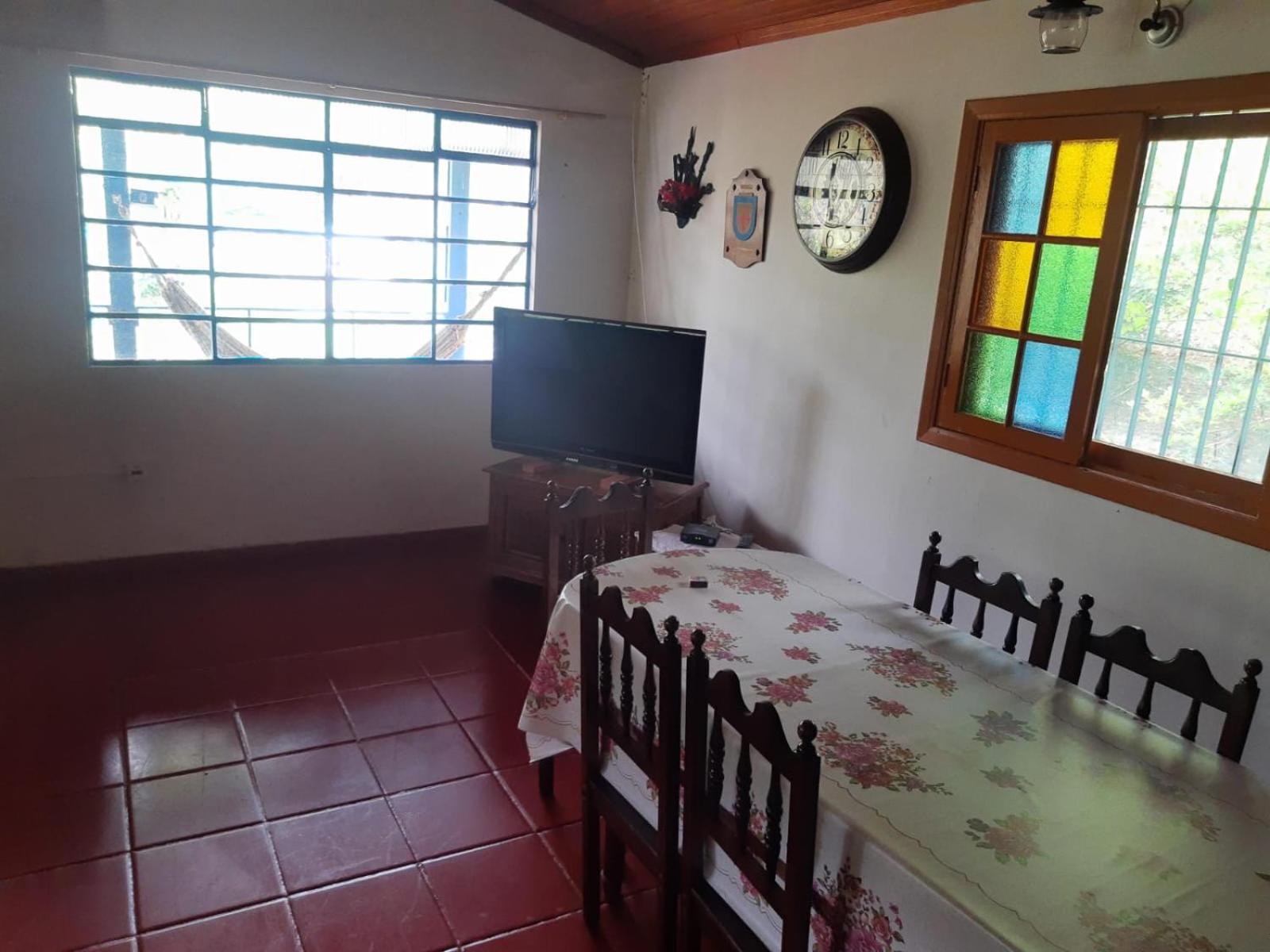 Eight-Bedroom House photo 3