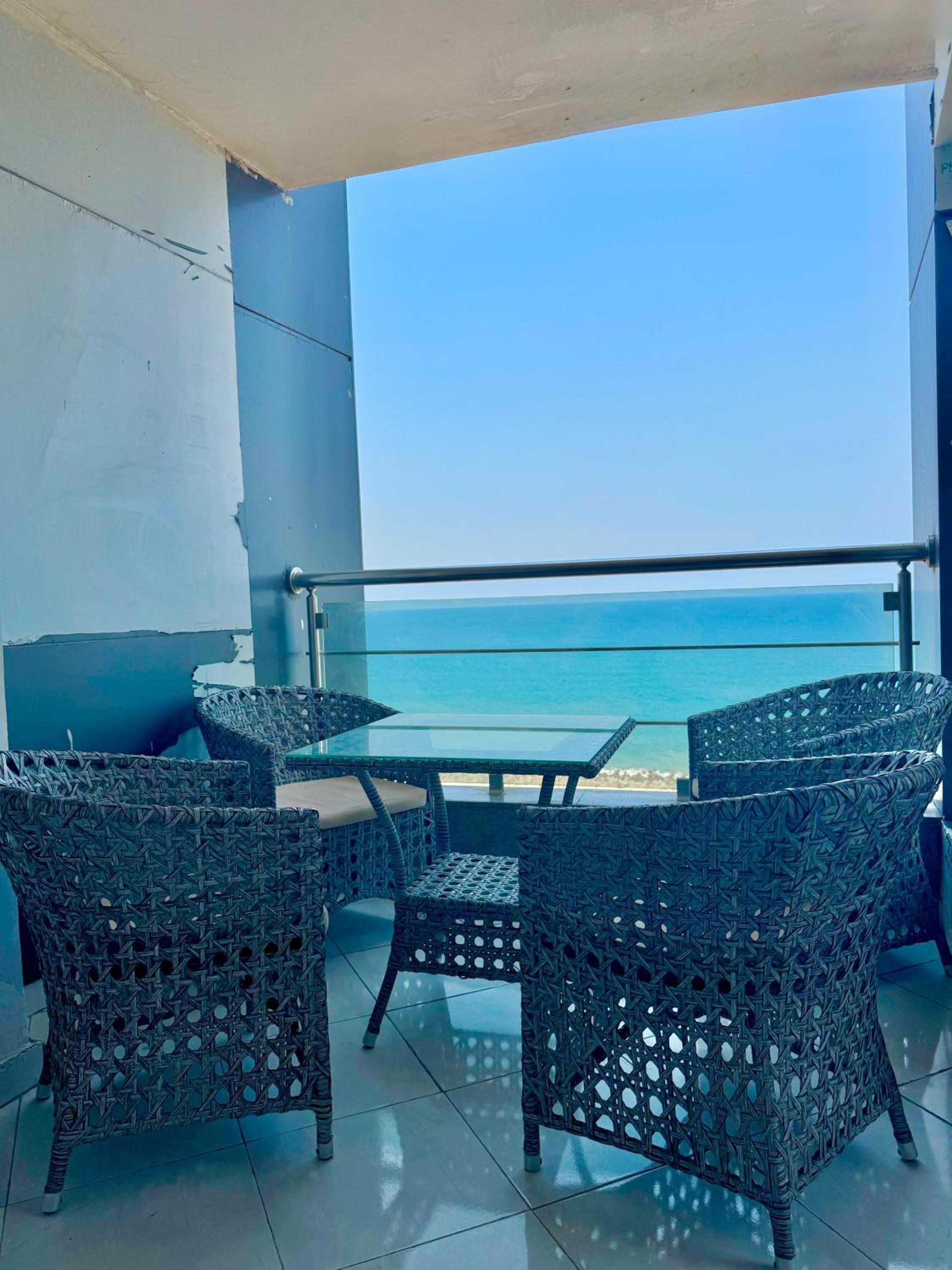Three-Bedroom Apartment with Sea View photo 1
