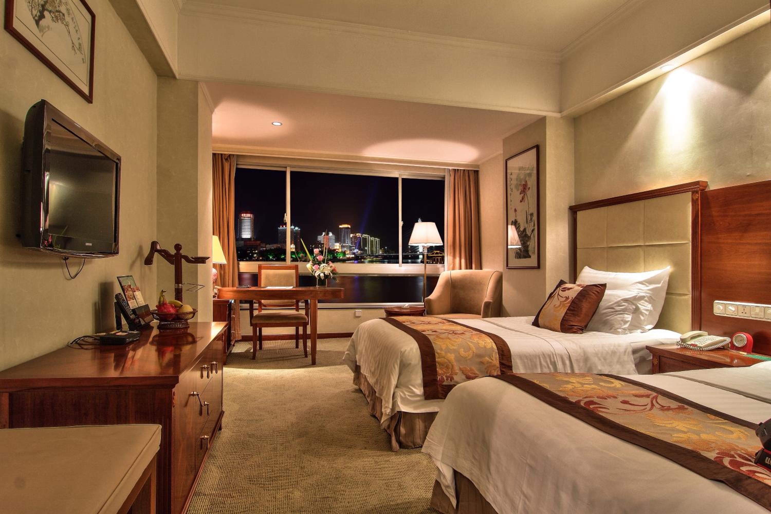 Standard Twin Room with River View - Photo 3