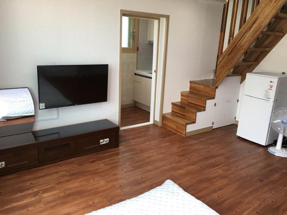 Two-Bedroom Townhouse - Photo 10