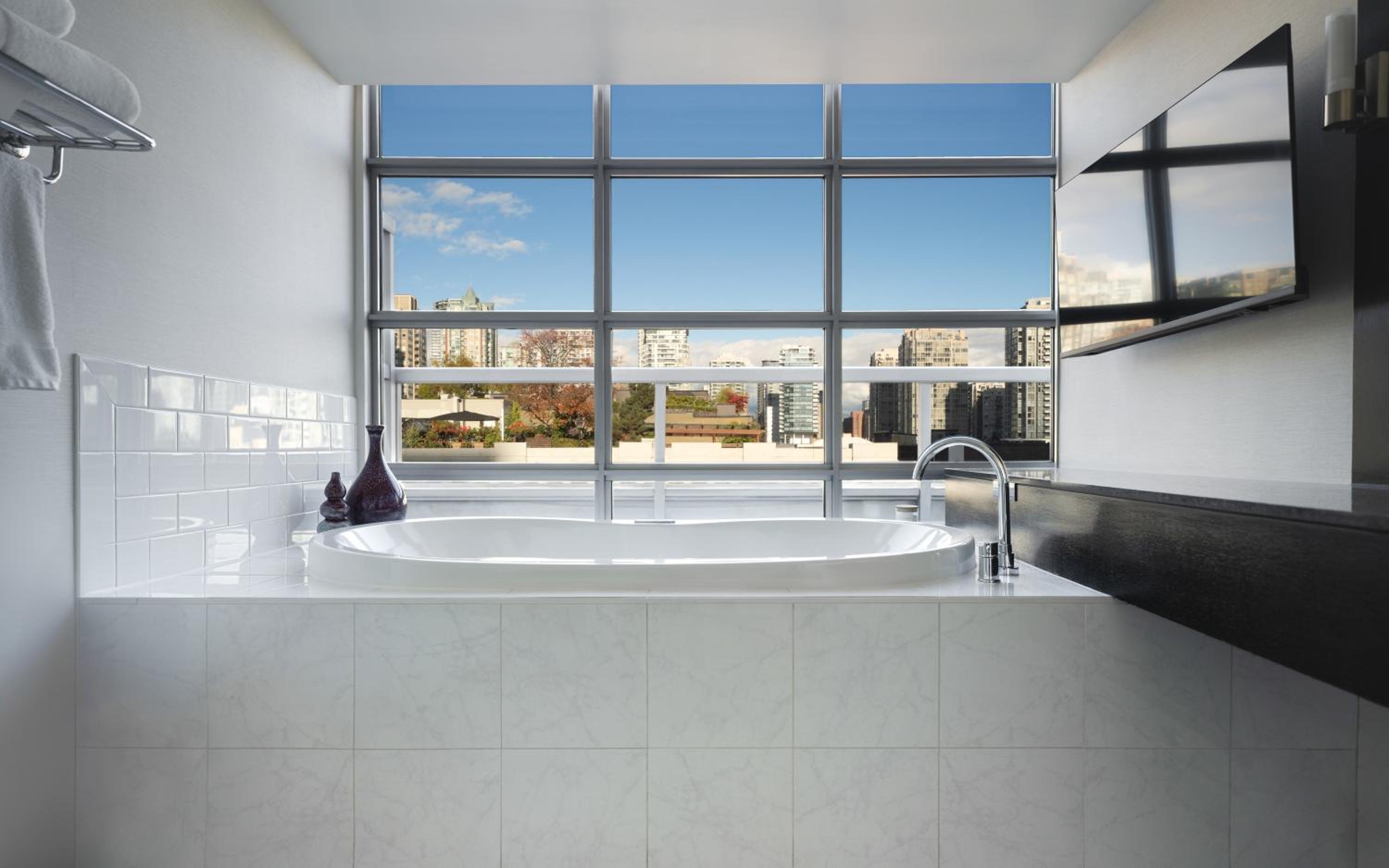 Opus Signature Two Bedroom Suite - Photo 5